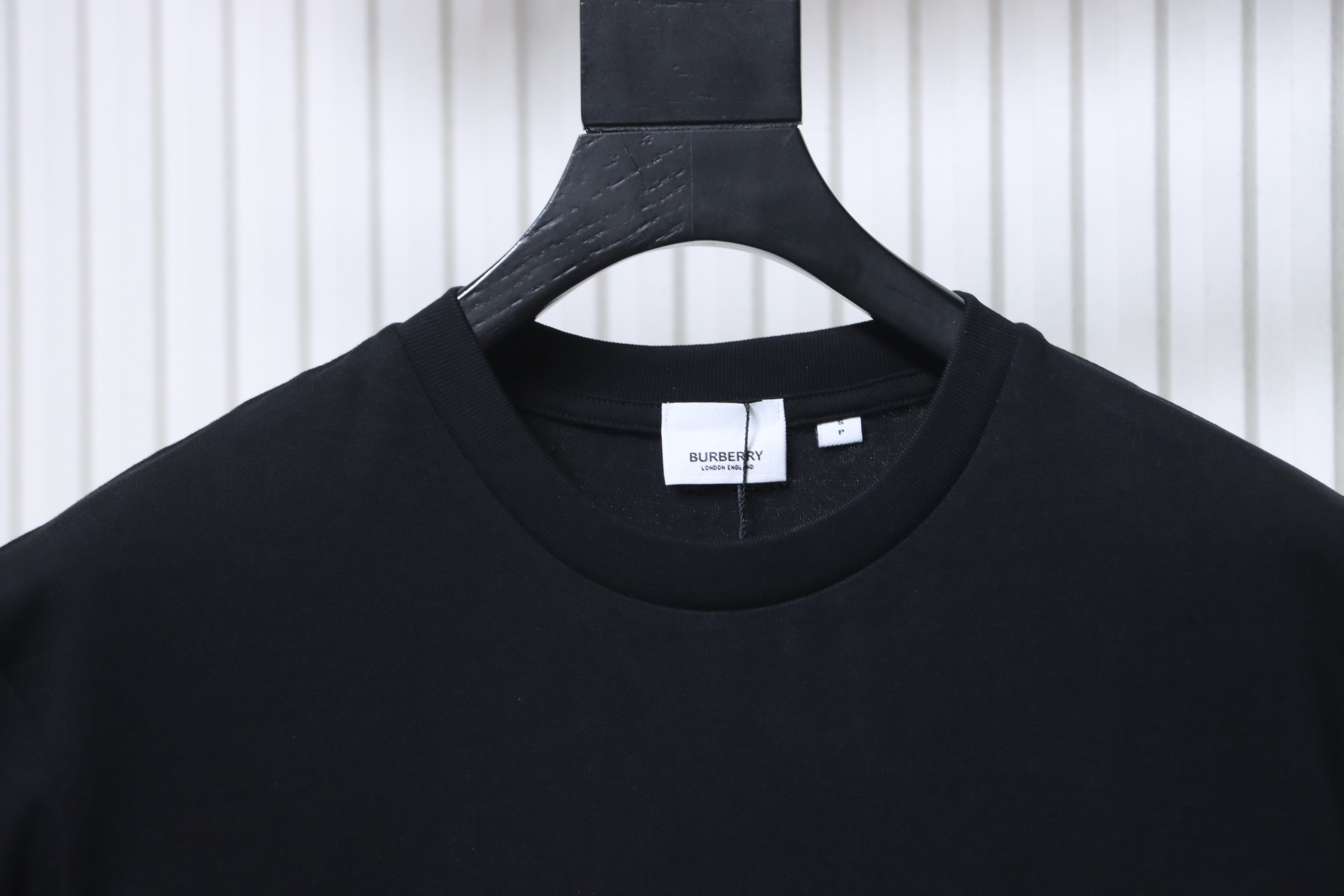 BURBERRY Classic Metal Equestrian Logo Crew Neck Short Sleeve T-Shirt Style 2