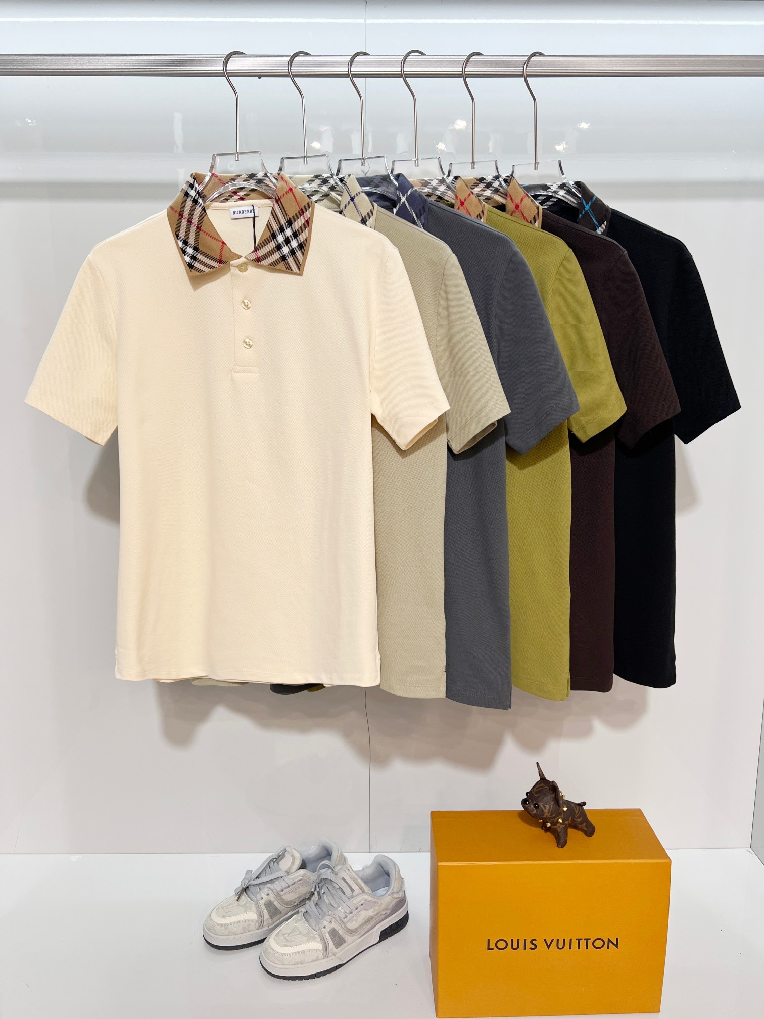 BURBERRY Classic Metal Equestrian Logo Crew Neck Short Sleeve T-Shirt Style 3