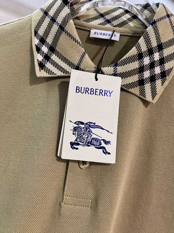 BURBERRY Classic Metal Equestrian Logo Crew Neck Short Sleeve T-Shirt Style 4