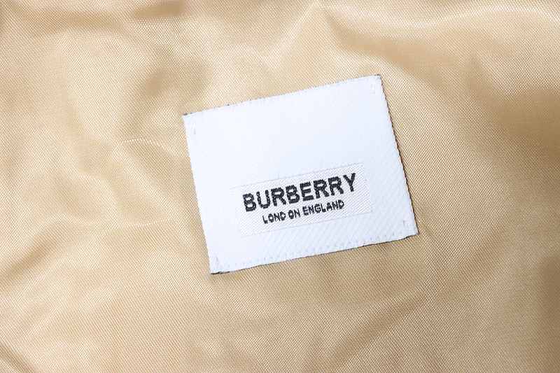 BURBERRY Equestrian Collar Jacket Style 2