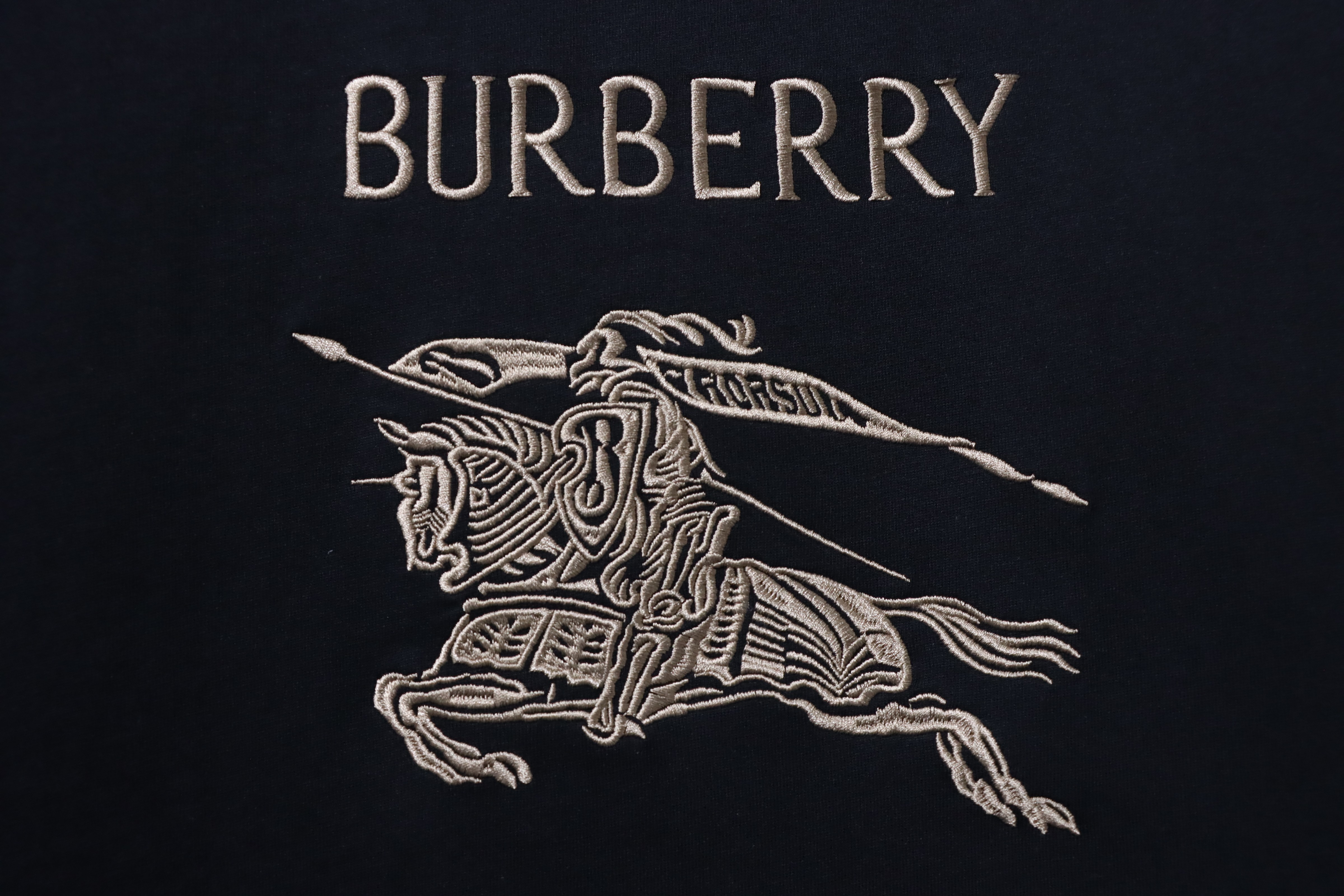 BURBERRY Gold Thread Knight Equestrian Embroidery Short Sleeve T-Shirt Style 1