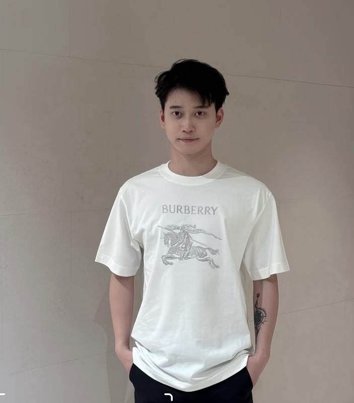 BURBERRY Gold Thread Knight Equestrian Embroidery Short Sleeve T-Shirt Style 2