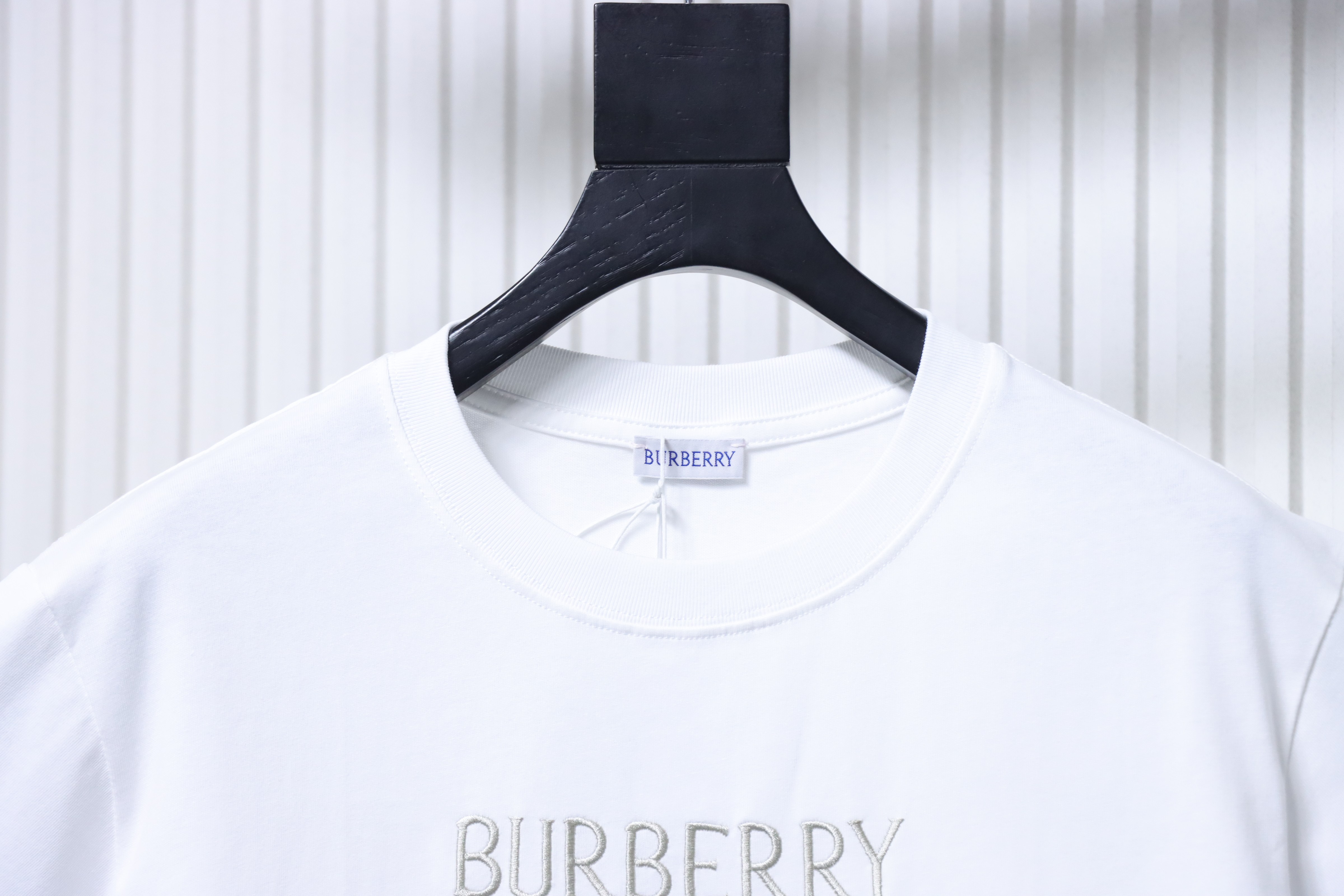 BURBERRY Gold Thread Knight Equestrian Embroidery Short Sleeve T-Shirt Style 2