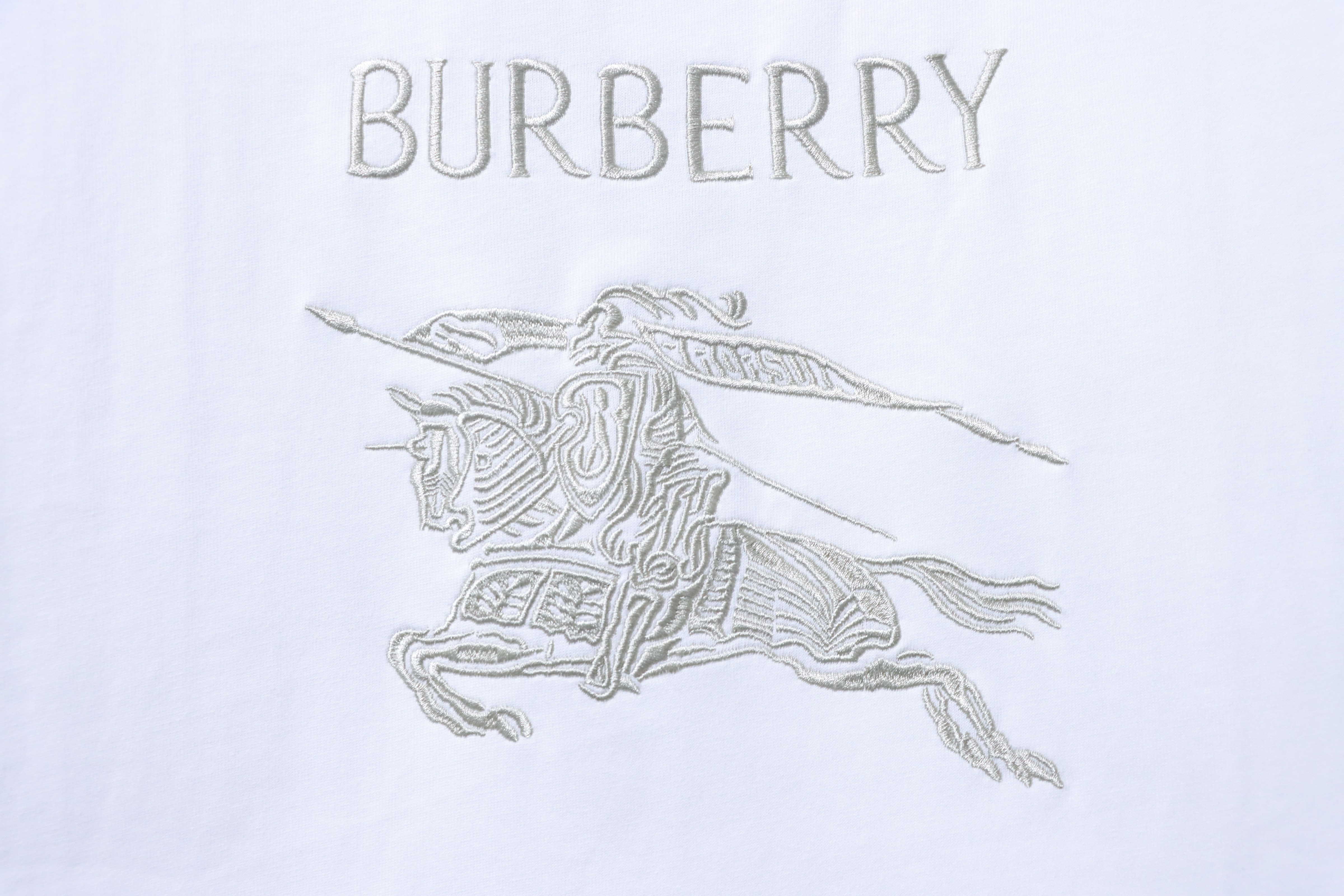 BURBERRY Gold Thread Knight Equestrian Embroidery Short Sleeve T-Shirt Style 2