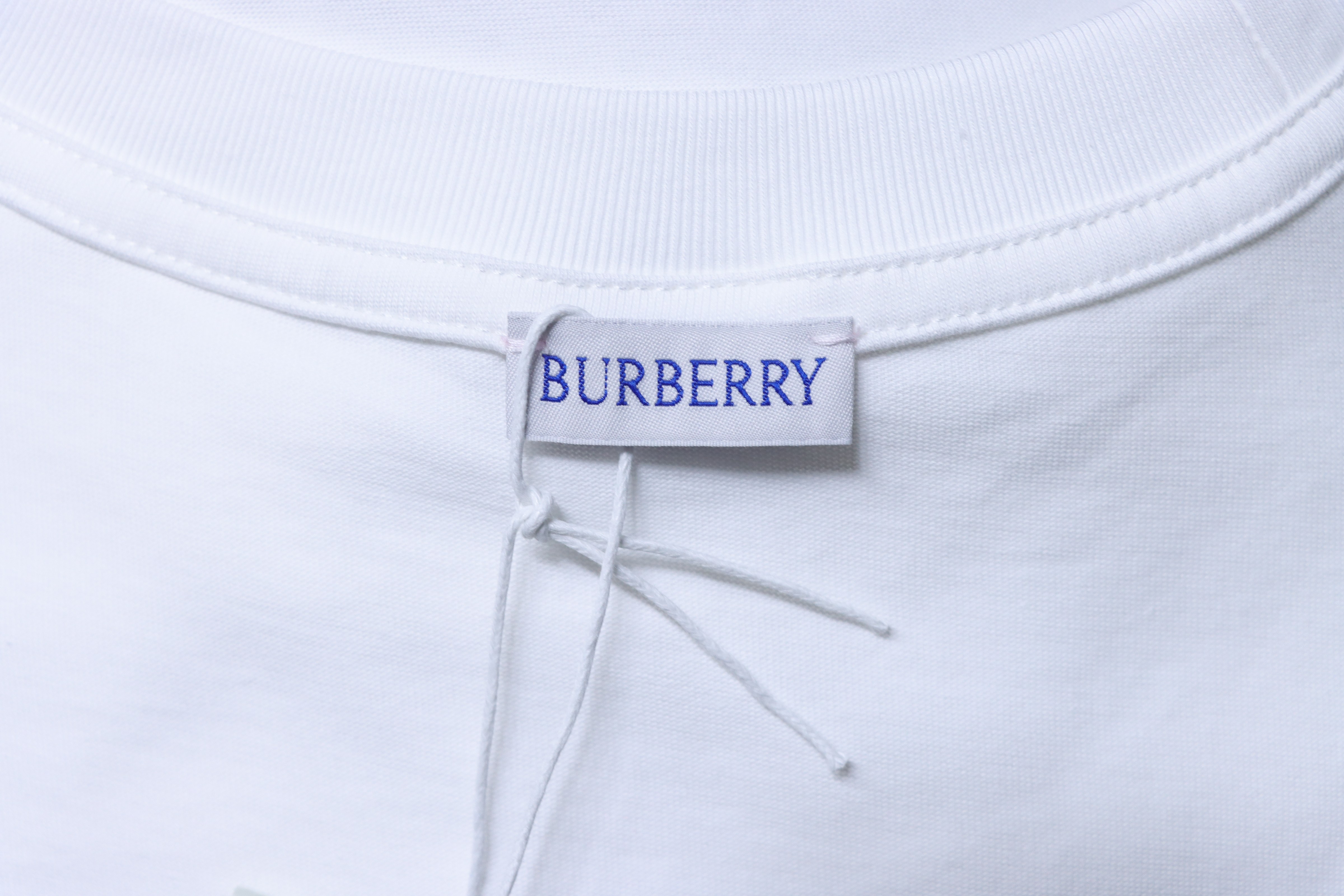 BURBERRY Gold Thread Knight Equestrian Embroidery Short Sleeve T-Shirt Style 2