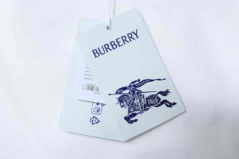 BURBERRY Gothic Embroidery Short Sleeve T-Shirt Style 1