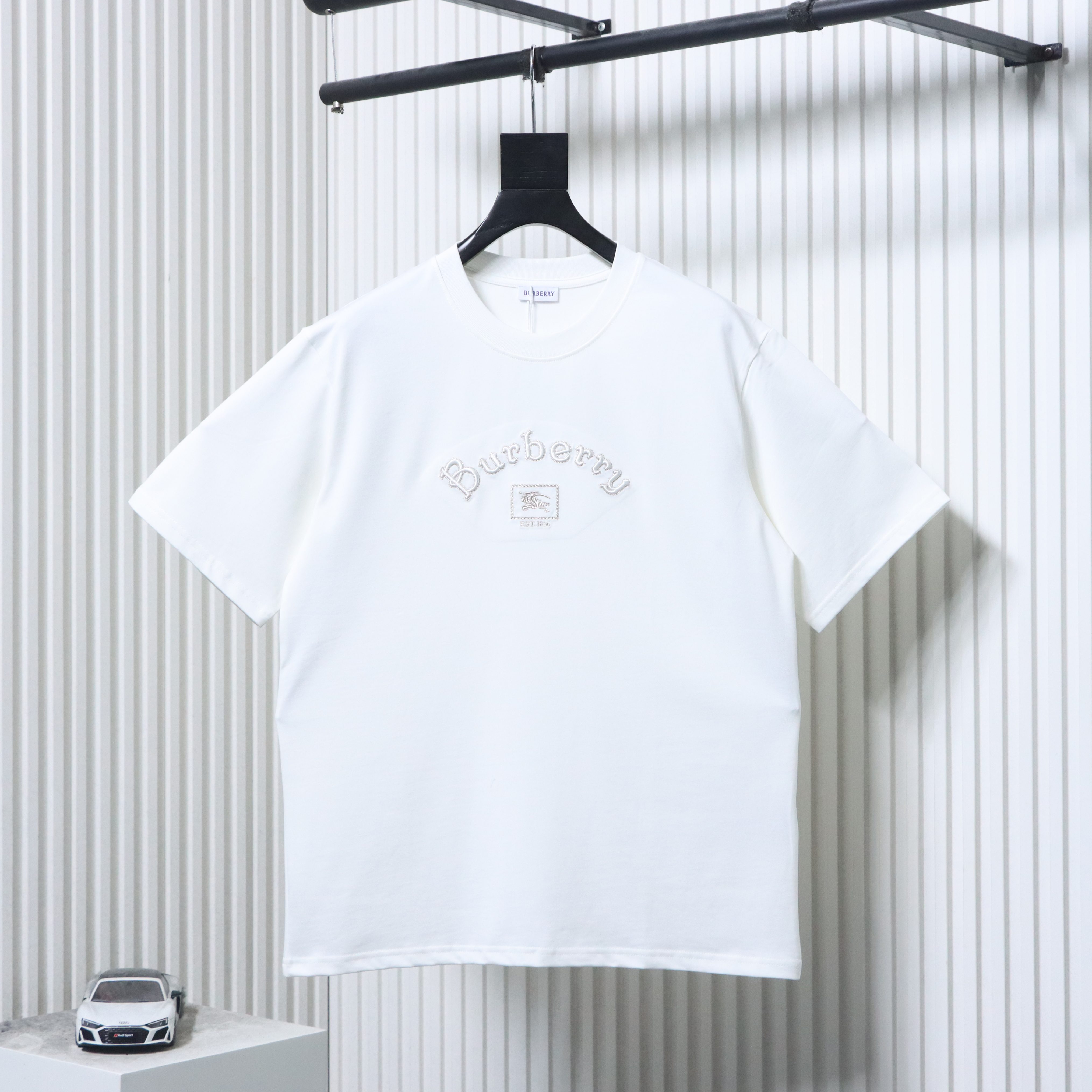 BURBERRY Gothic Embroidery Short Sleeve T-Shirt Style 1