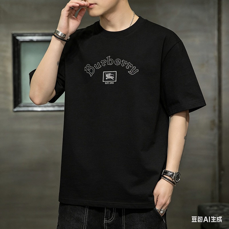 BURBERRY Gothic Embroidery Short Sleeve T-Shirt Style 2