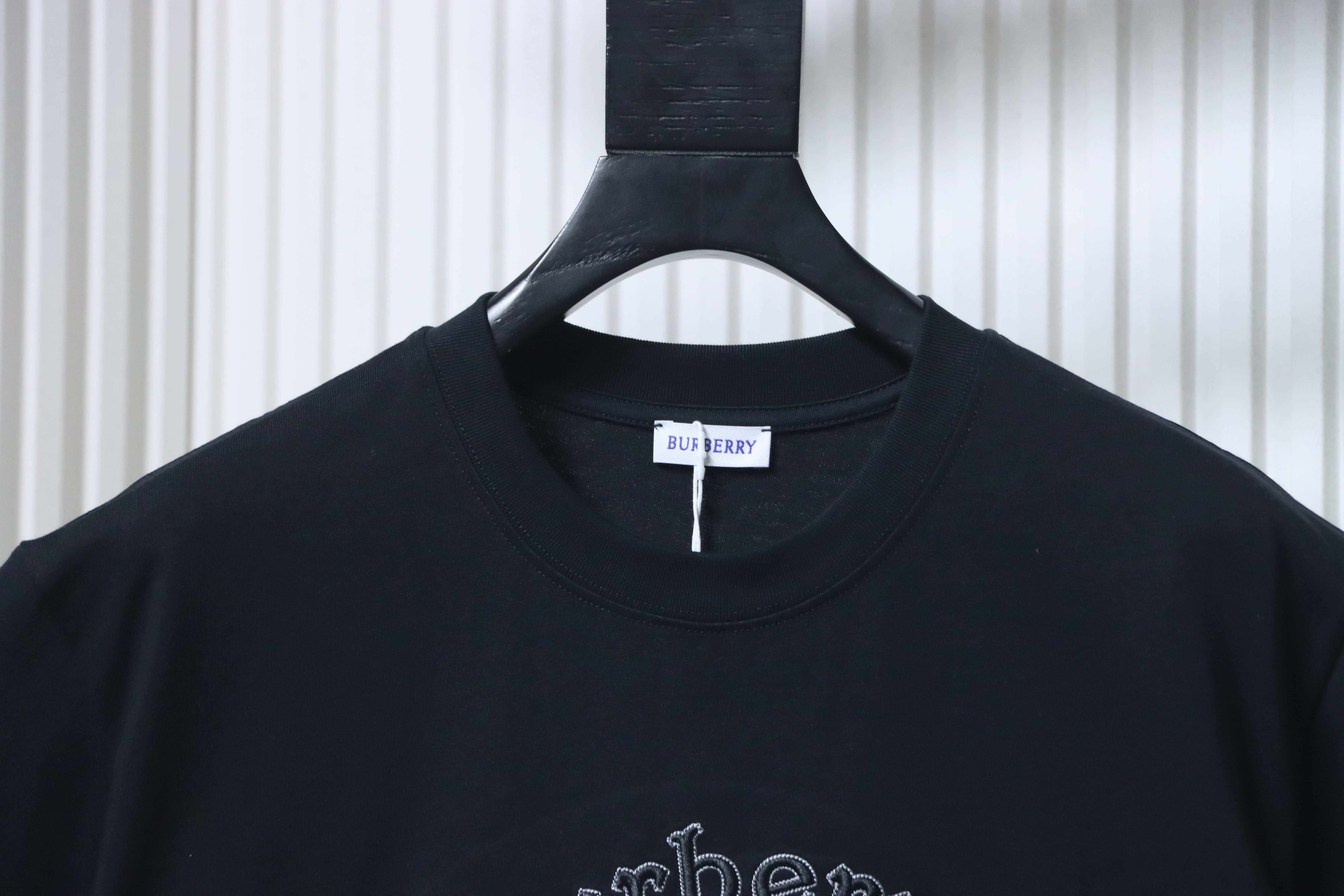 BURBERRY Gothic Embroidery Short Sleeve T-Shirt Style 2