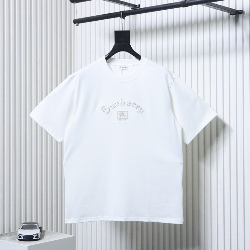 BURBERRY Gothic Embroidery Short Sleeve T-Shirt Style 3