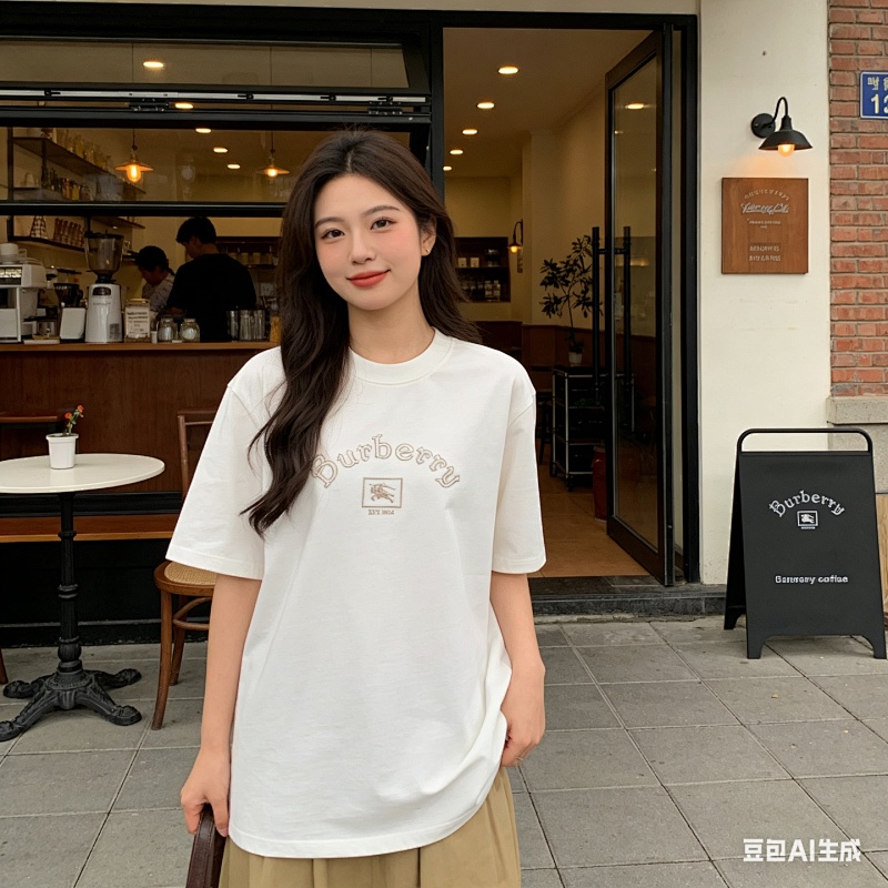 BURBERRY Gothic Embroidery Short Sleeve T-Shirt Style 3