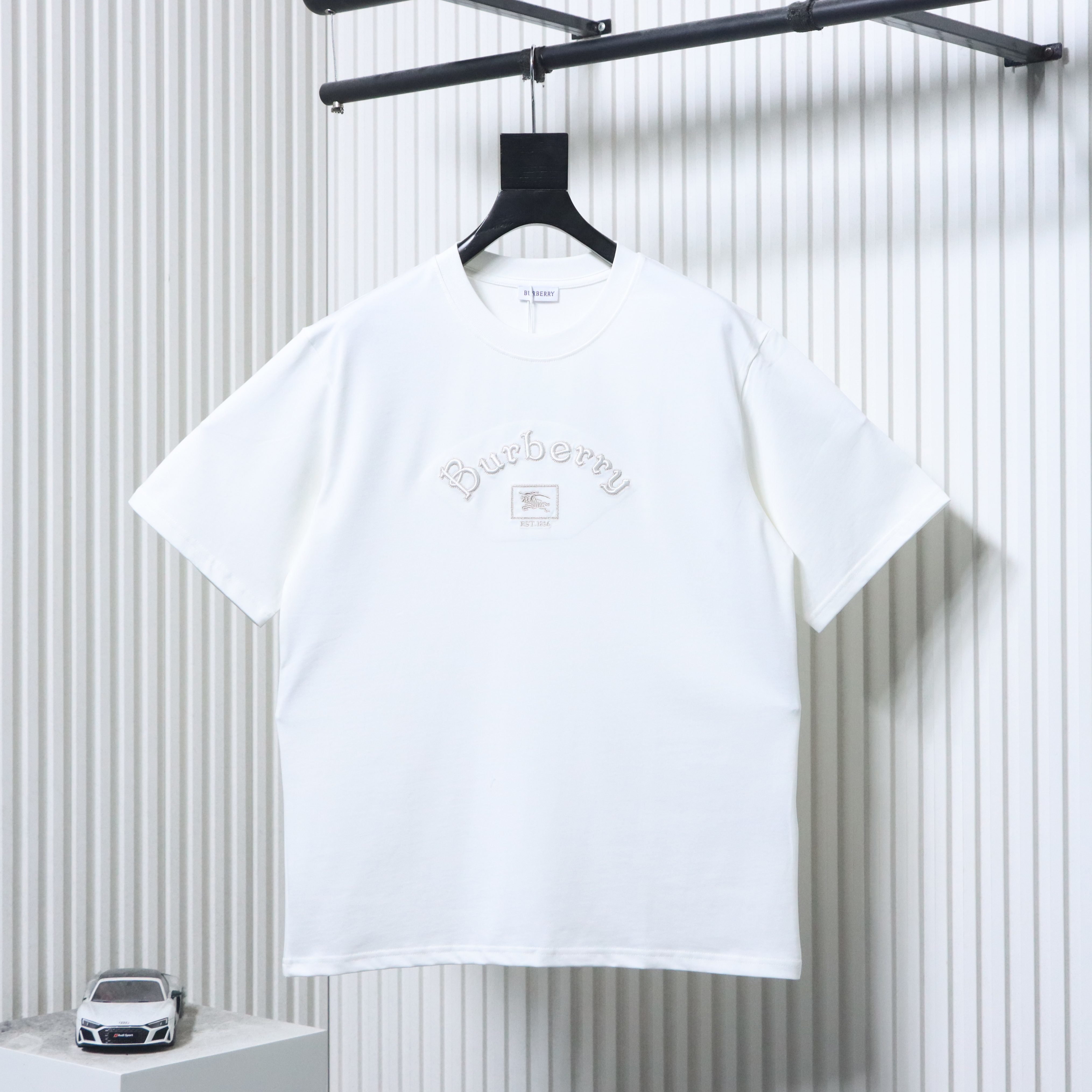 BURBERRY Gothic Embroidery Short Sleeve T-Shirt Style 3