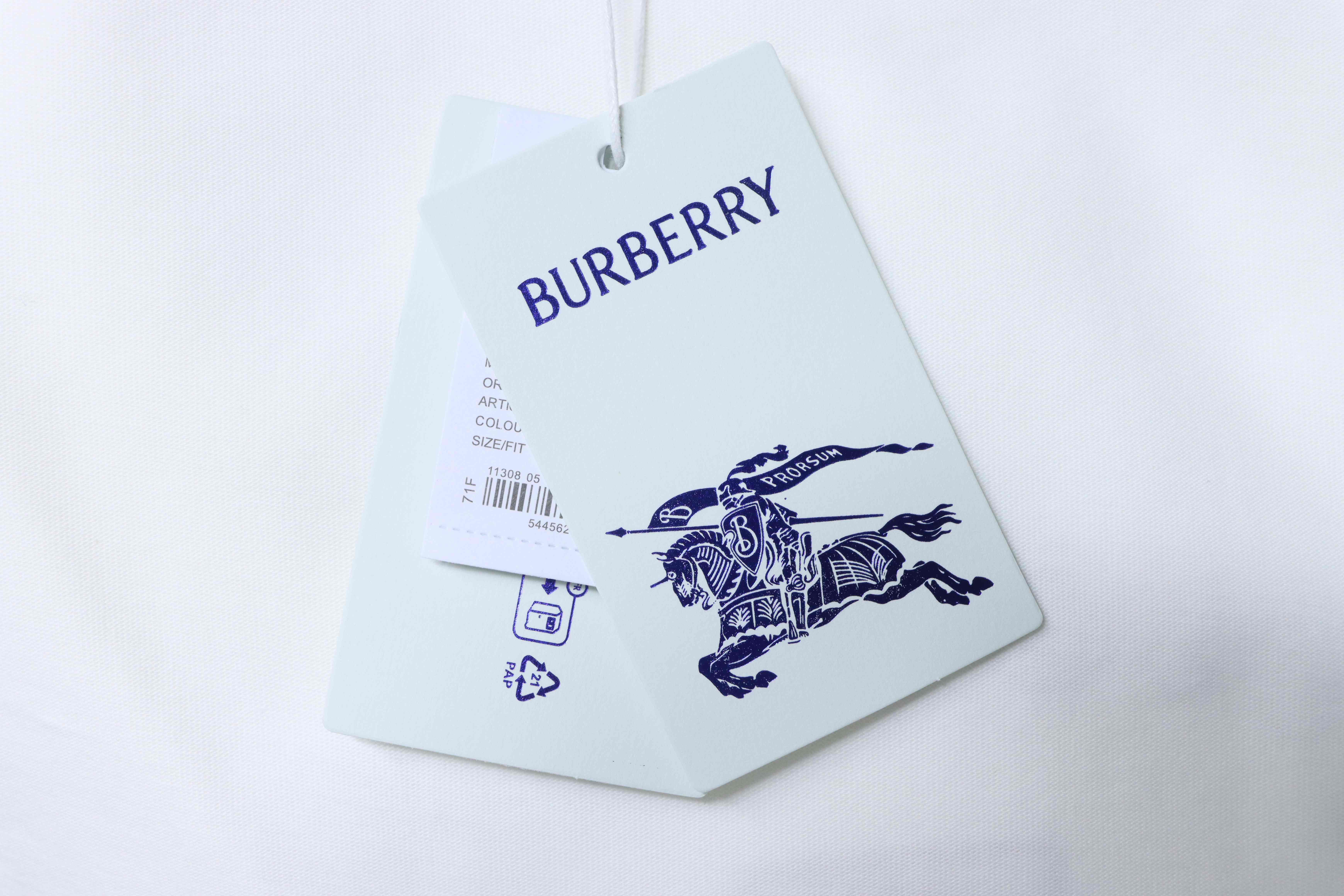 BURBERRY Gothic Embroidery Short Sleeve T-Shirt Style 3