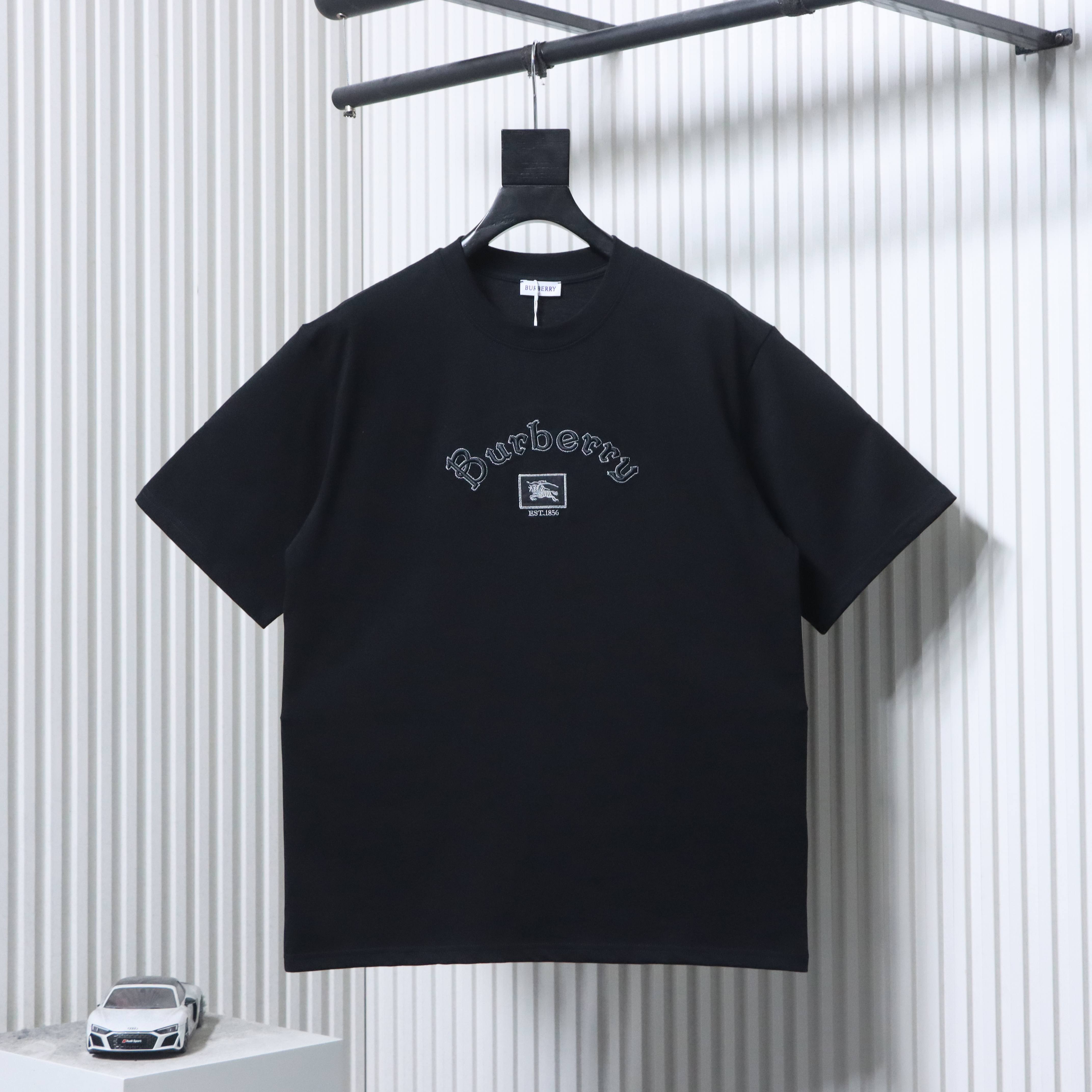 BURBERRY Gothic Embroidery Short Sleeve T-Shirt Style 4