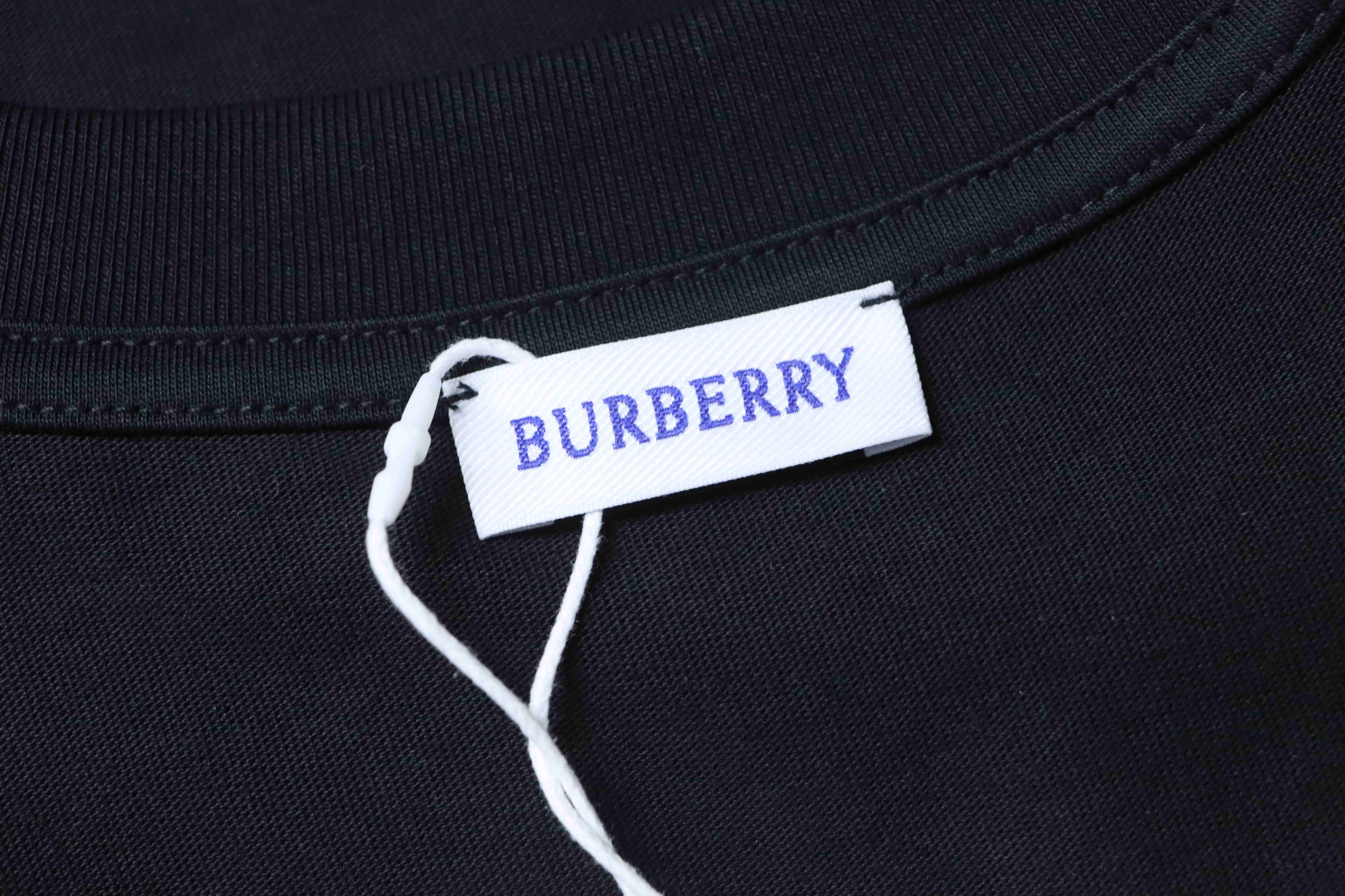 BURBERRY Gothic Embroidery Short Sleeve T-Shirt Style 4