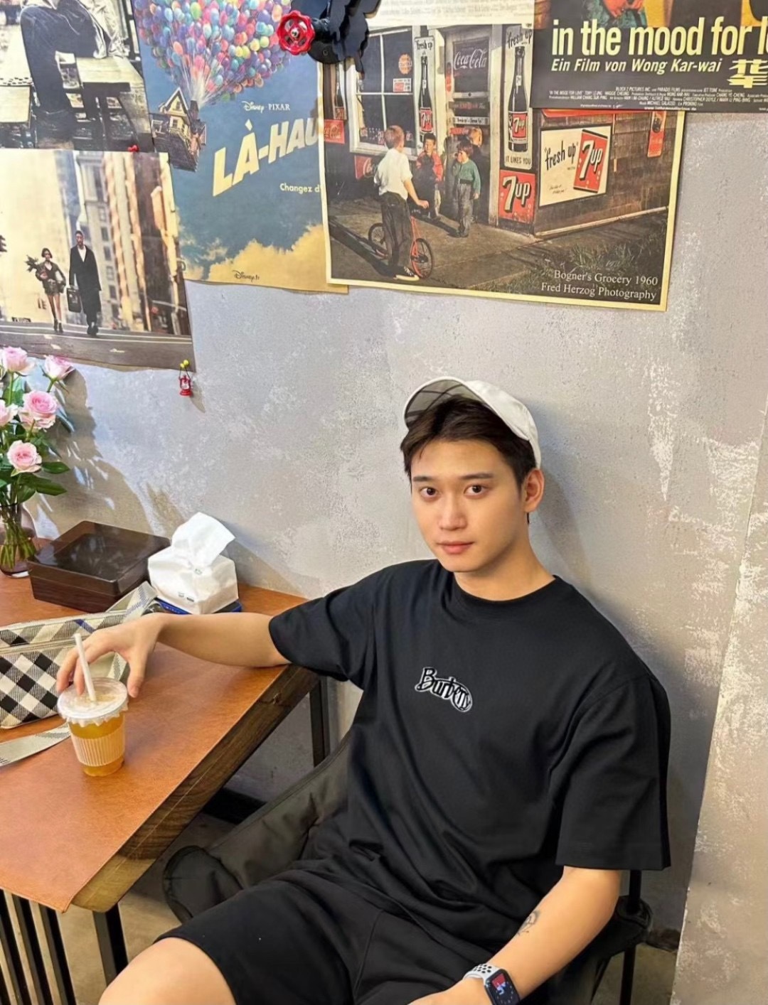 BURBERRY Print Logo Short Sleeve T-Shirt Style 2