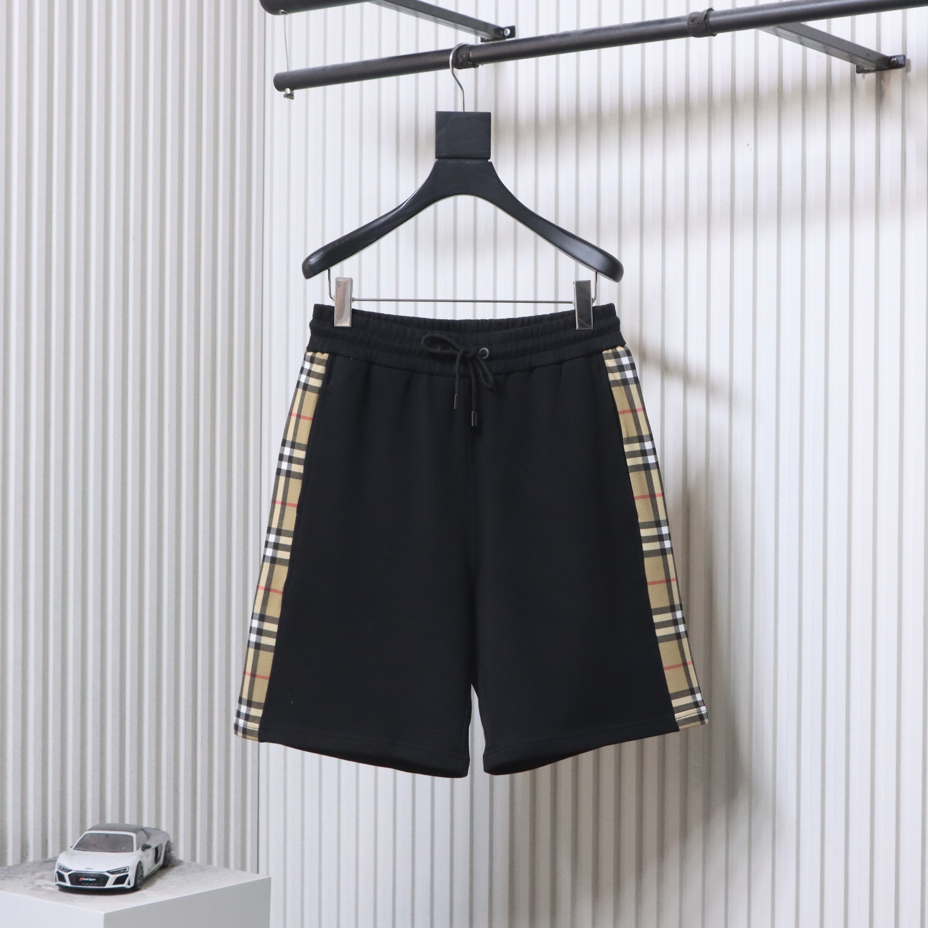 BURBERRY Side Check Webbing Shorts Style 2