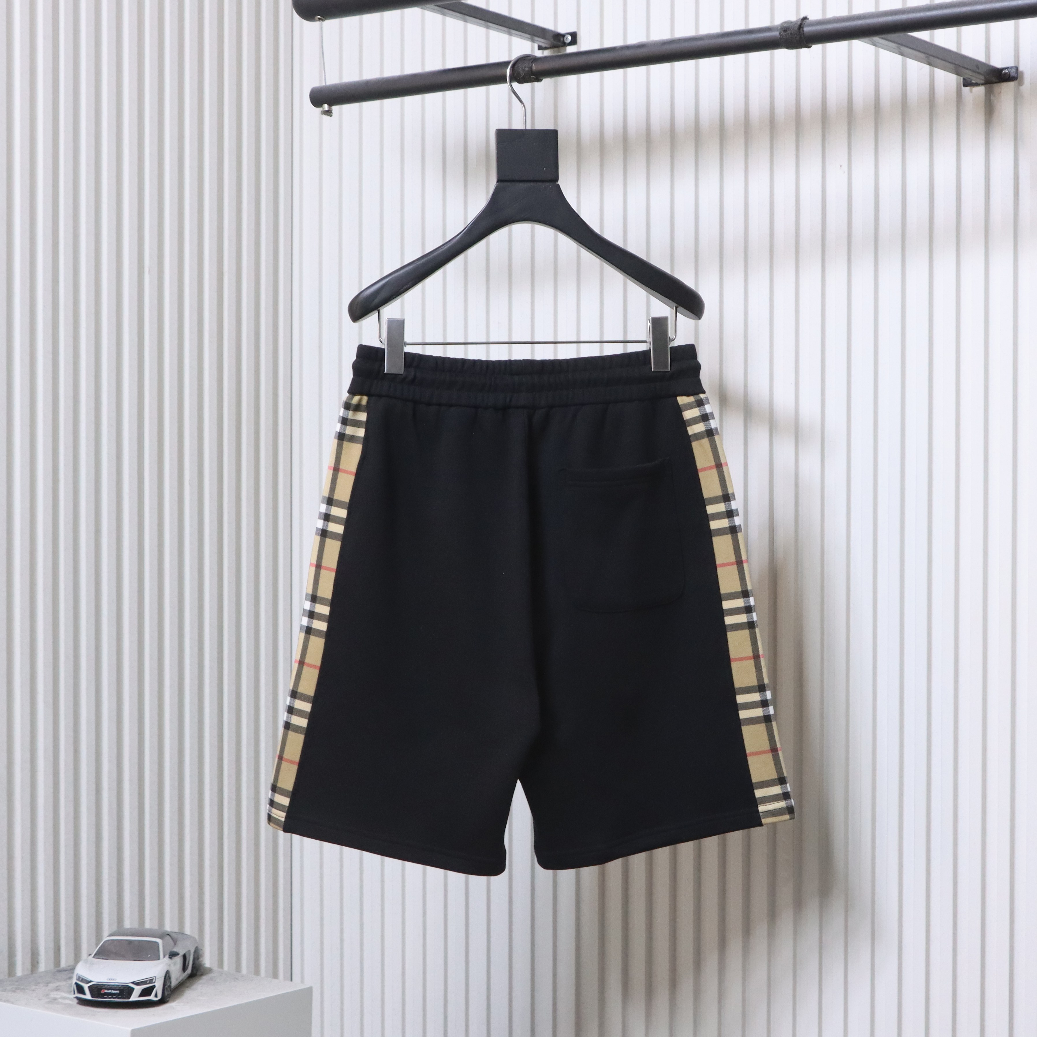 BURBERRY Side Check Webbing Shorts Style 2