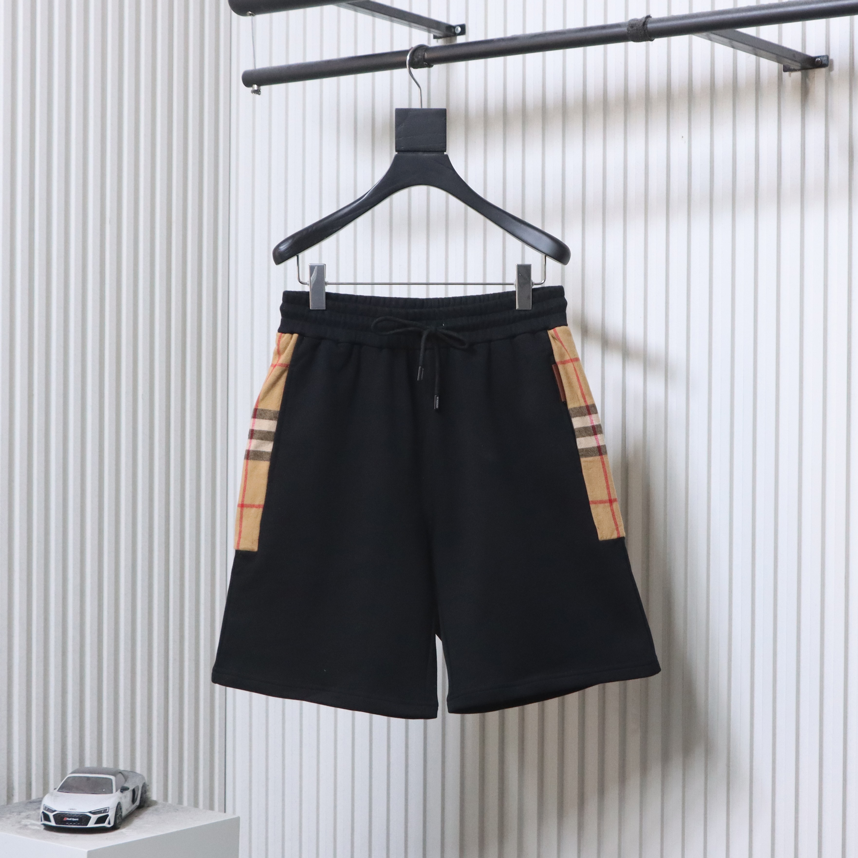 BURBERRY Side Half Check Webbing Shorts Style 1