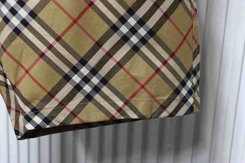 BURBERRY Twill Check Burnout Equestrian Patch Cotton Shorts Style 1