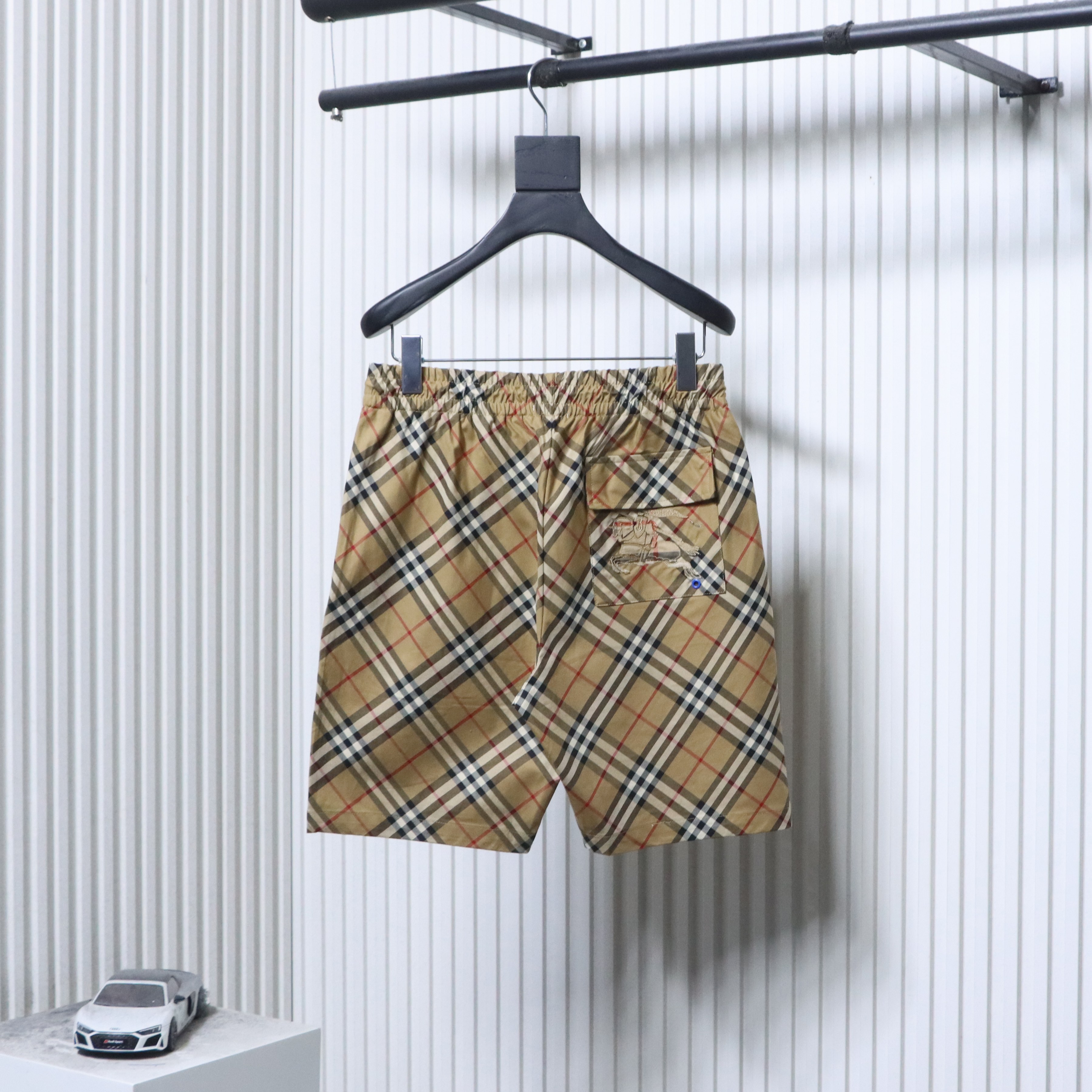 BURBERRY Twill Check Burnout Equestrian Patch Cotton Shorts Style 1
