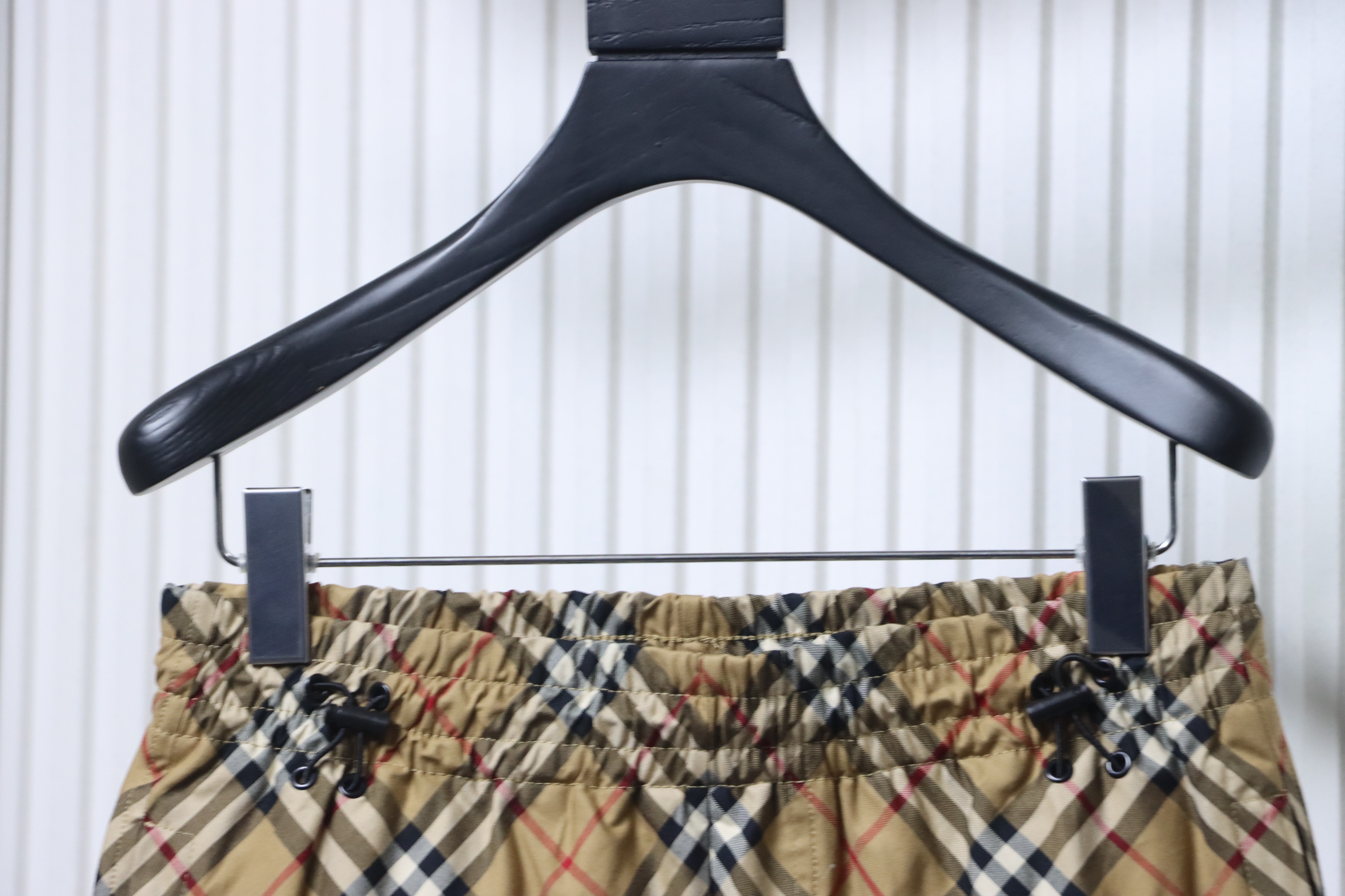 BURBERRY Twill Check Burnout Equestrian Patch Cotton Shorts Style 1