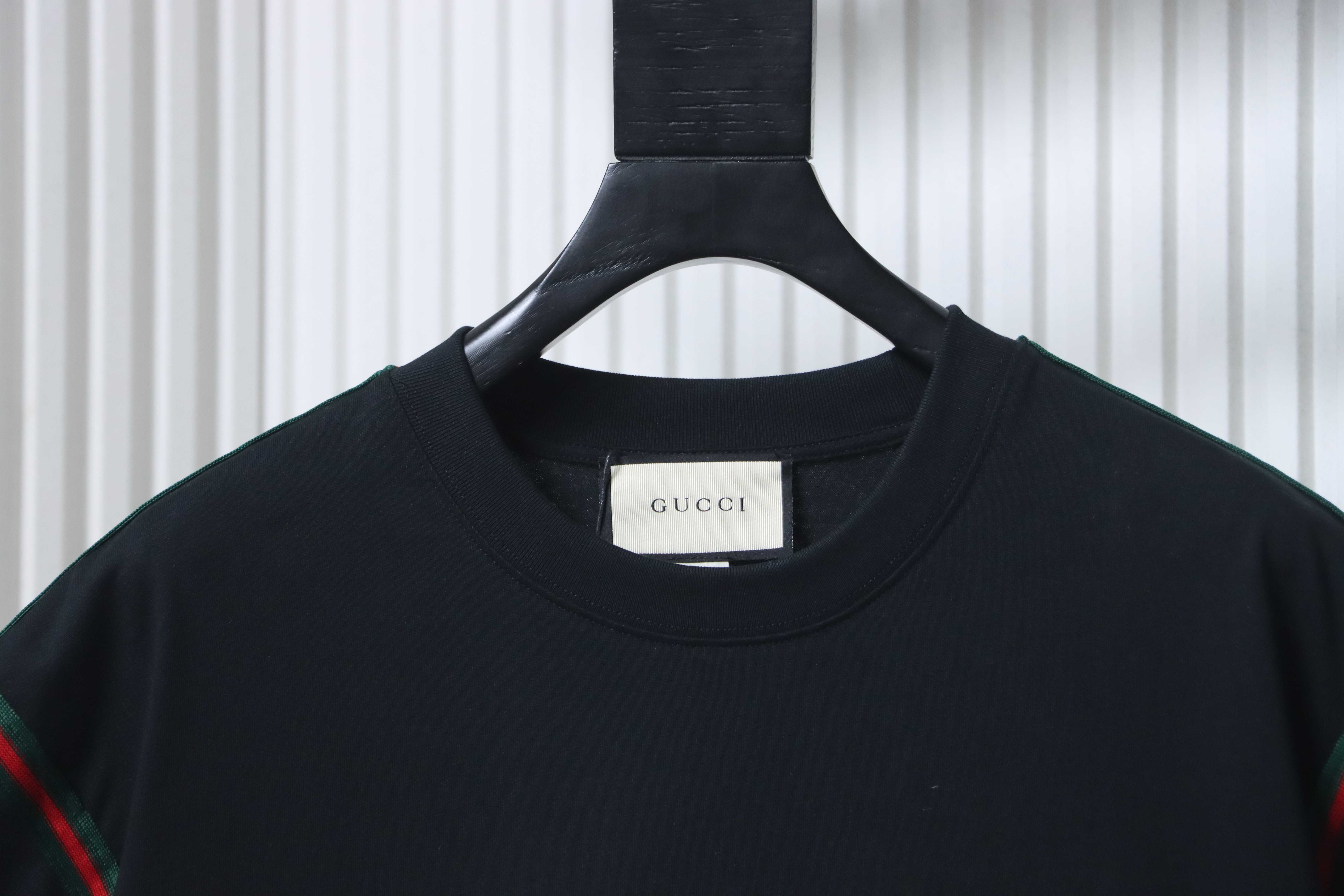 GUCCI Red Green Webbing Small Logo Webbing Embroidery Short Sleeve T-Shirt Style 1