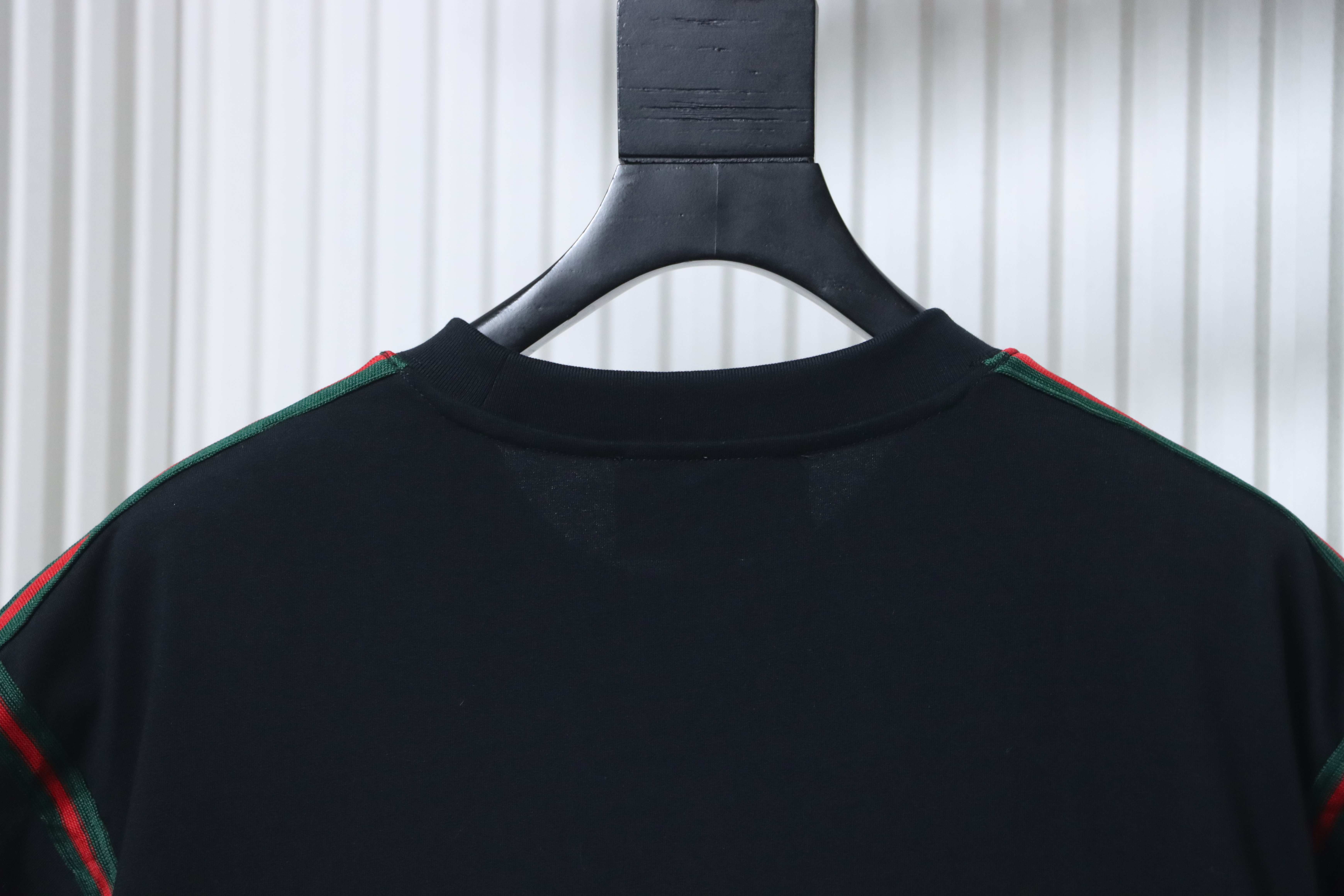 GUCCI Red Green Webbing Small Logo Webbing Embroidery Short Sleeve T-Shirt Style 1