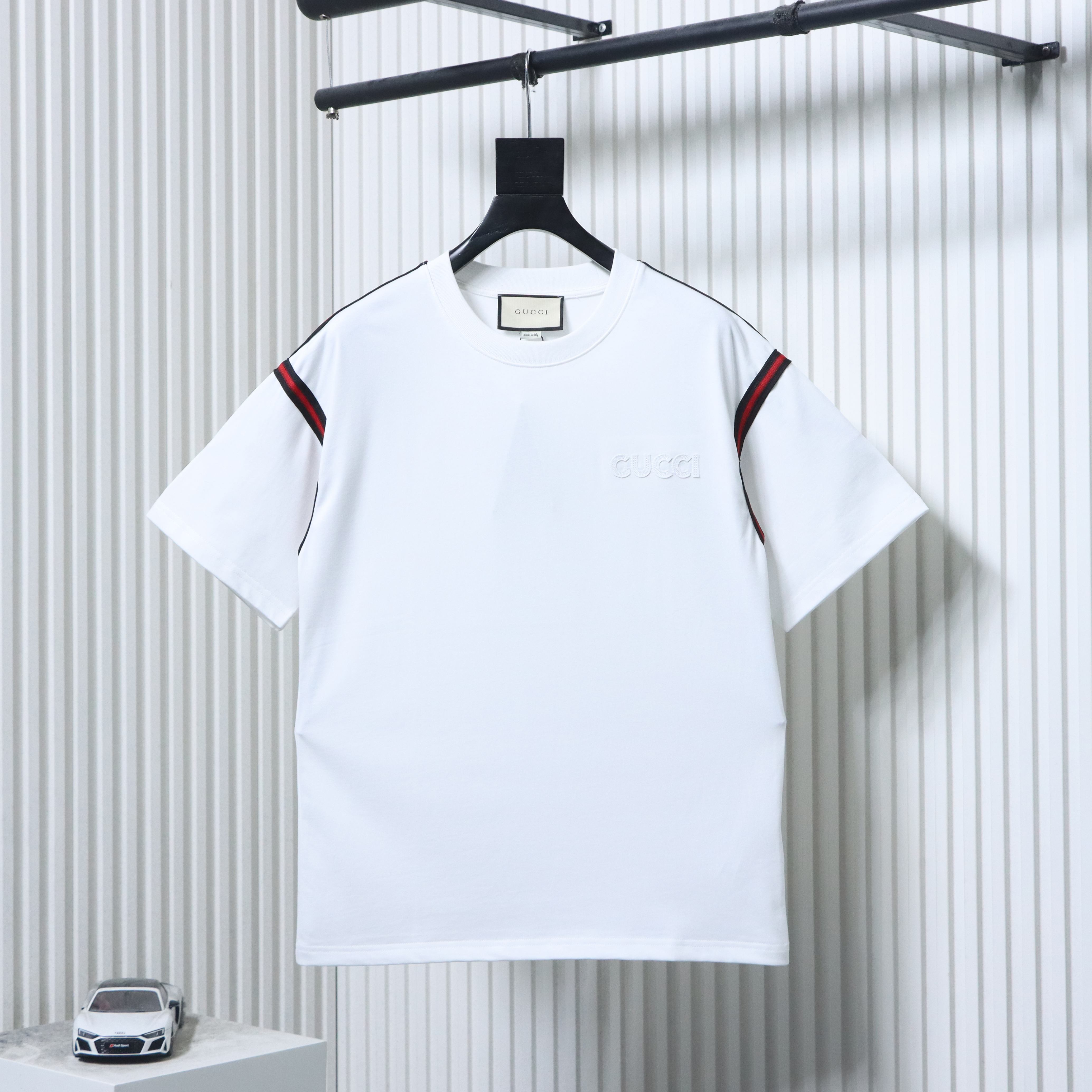 GUCCI Red Green Webbing Small Logo Webbing Embroidery Short Sleeve T-Shirt Style 2