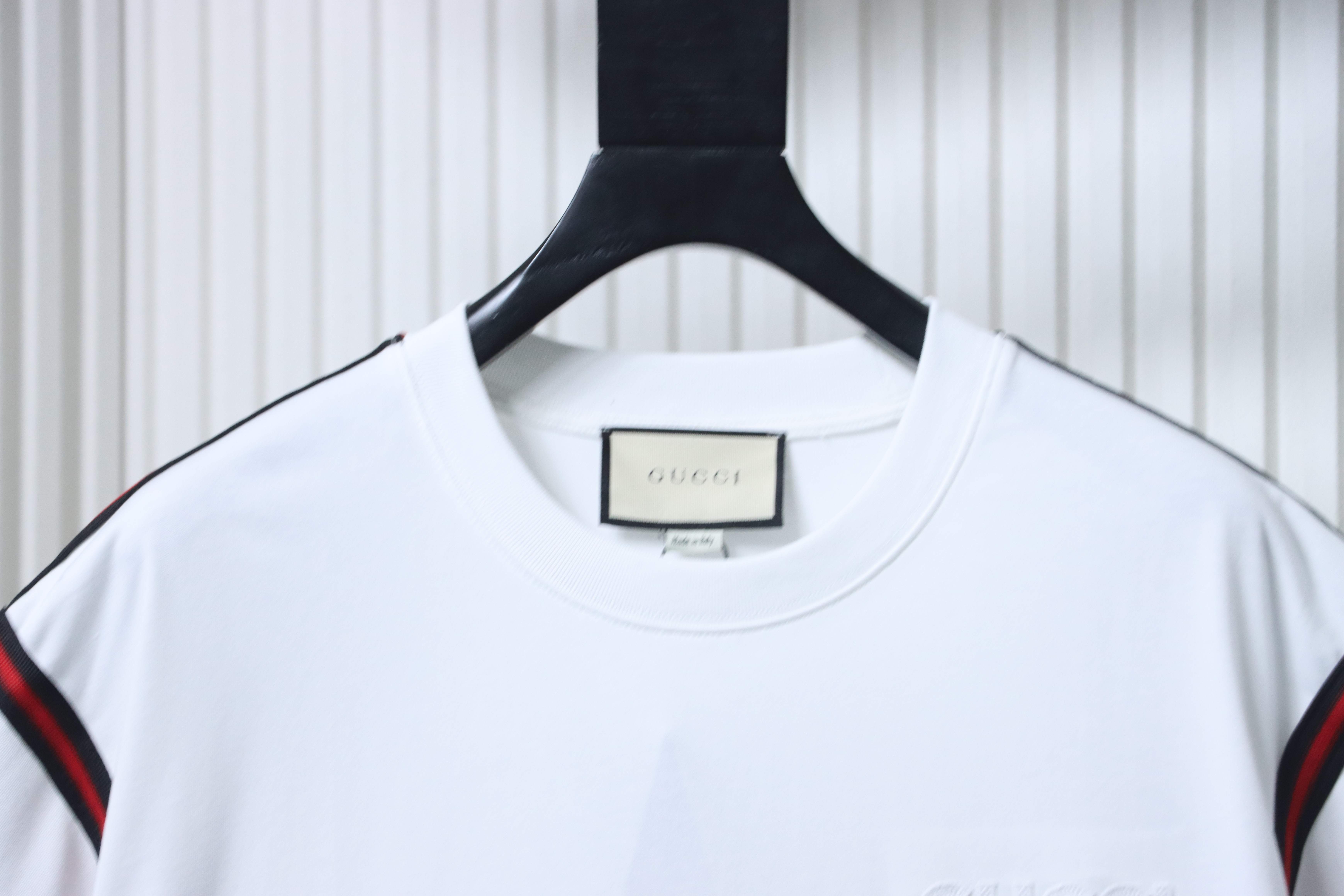 GUCCI Red Green Webbing Small Logo Webbing Embroidery Short Sleeve T-Shirt Style 2