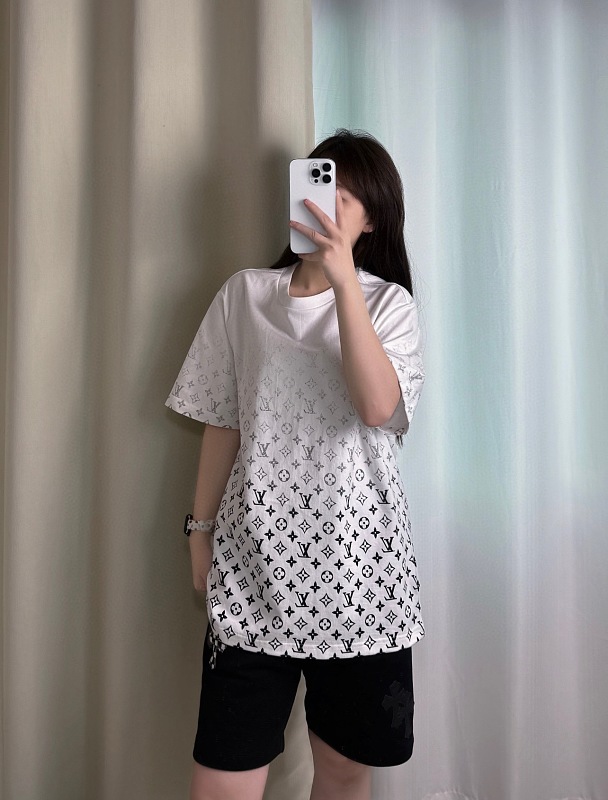 LOUIS VUITTON 24SS Monogram Print Gradient Logo Short Sleeve T-Shirt Style 1