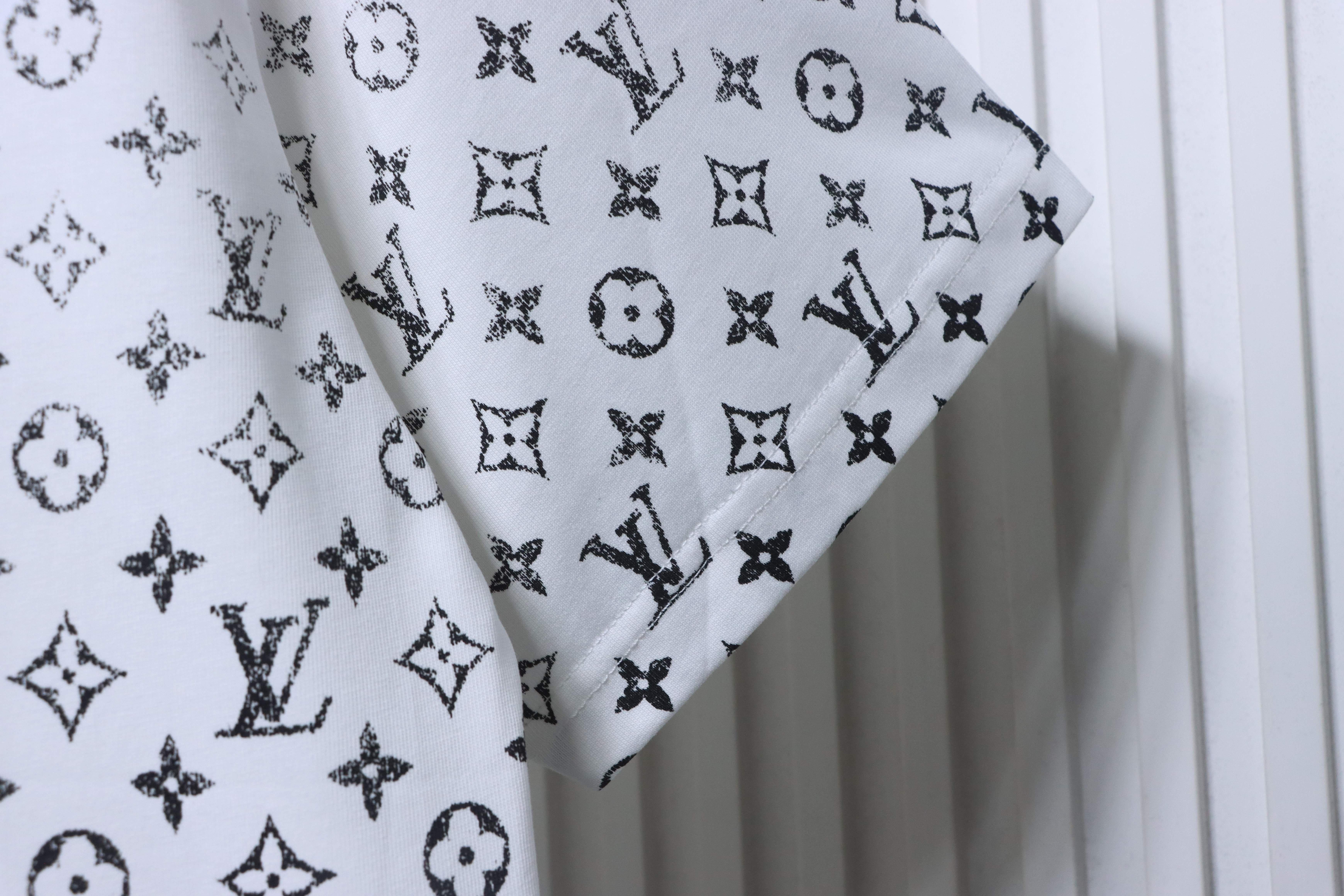 LOUIS VUITTON 24SS Monogram Print Gradient Logo Short Sleeve T-Shirt Style 1