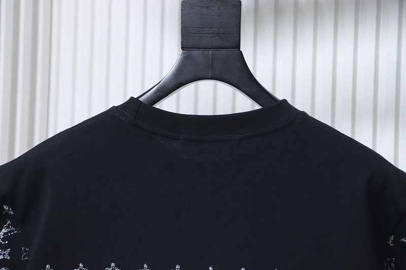 LOUIS VUITTON 24SS Monogram Print Gradient Logo Short Sleeve T-Shirt Style 2