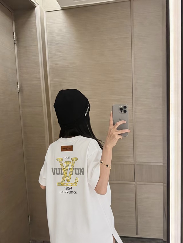 LOUIS VUITTON 26SS Clover Letter Logo Short Sleeve T-Shirt Style 2