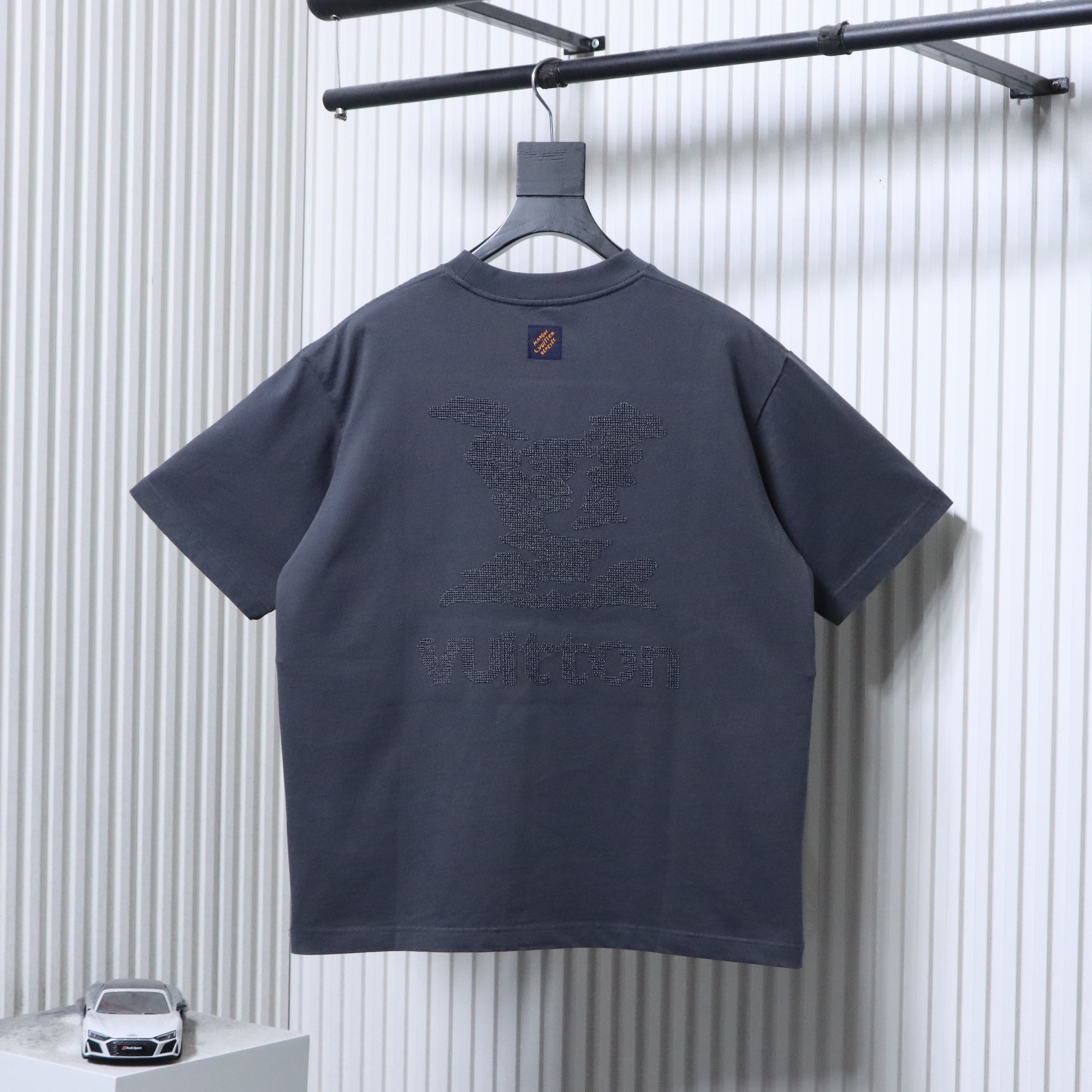 LOUIS VUITTON 26SS Embroidery Back Logo Gray Short Sleeve T-Shirt