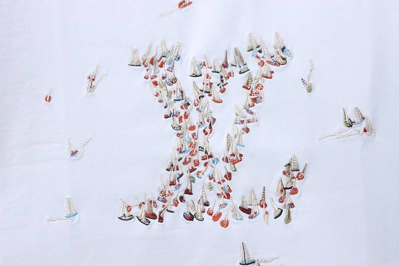 LOUIS VUITTON 26SS Sailing Logo Embroidery Logo Black Short Sleeve T-Shirt Style 2