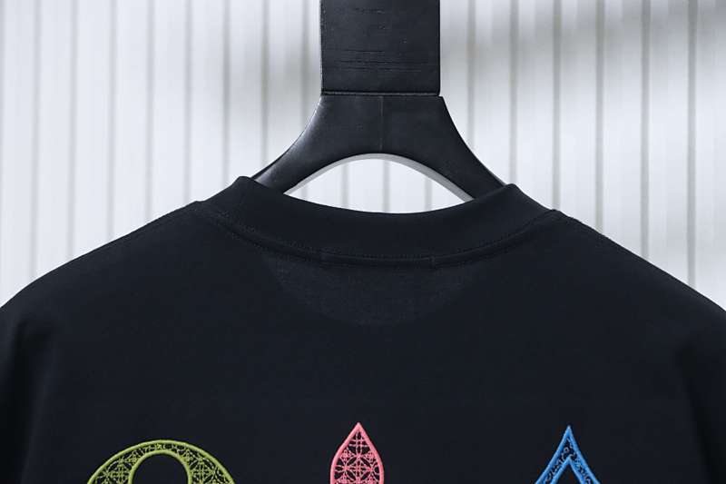 LOUIS VUITTON 26SS Triple Flower Embroidery Logo Short Sleeve T-Shirt Style 2
