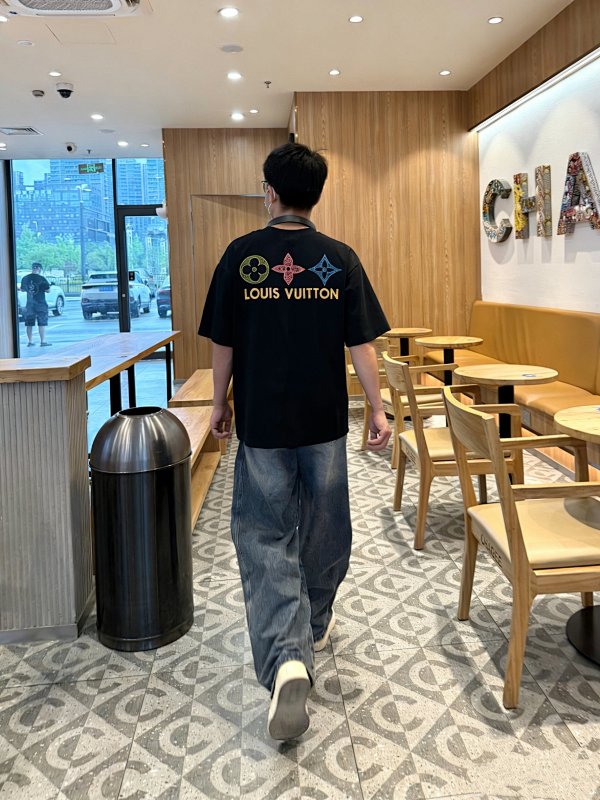 LOUIS VUITTON 26SS Triple Flower Embroidery Logo Short Sleeve T-Shirt Style 2