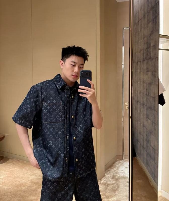 LOUIS VUITTON Allover Print Monogram Short Sleeve Shirt