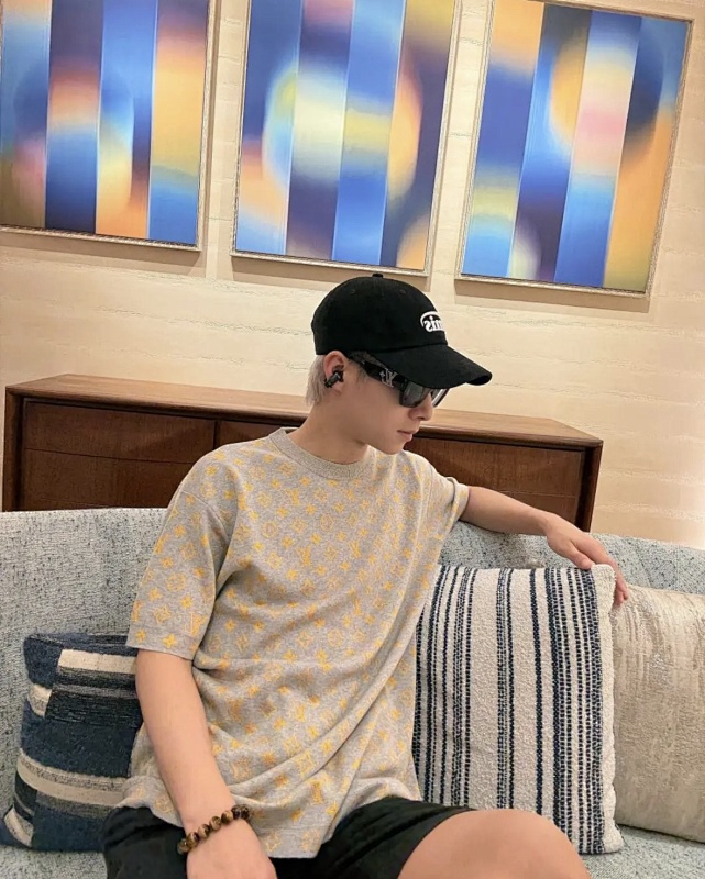 LOUIS VUITTON Allover Print Tonal Pattern Short Sleeve T-Shirt Style 1