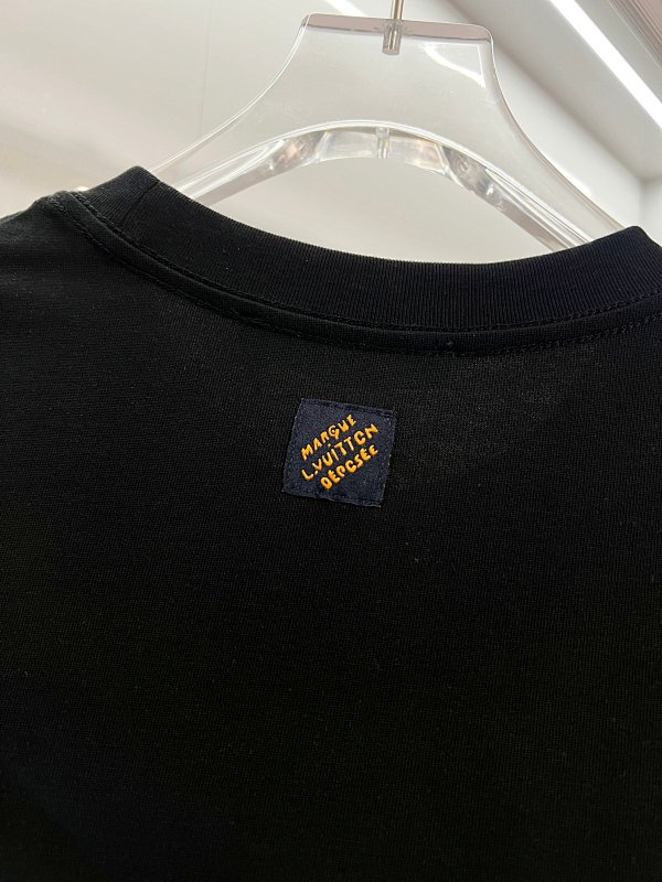 LOUIS VUITTON Black White Short Sleeve T-Shirt Style 2