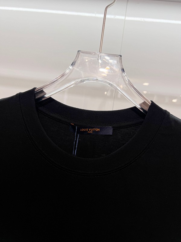 LOUIS VUITTON Black White Short Sleeve T-Shirt Style 2