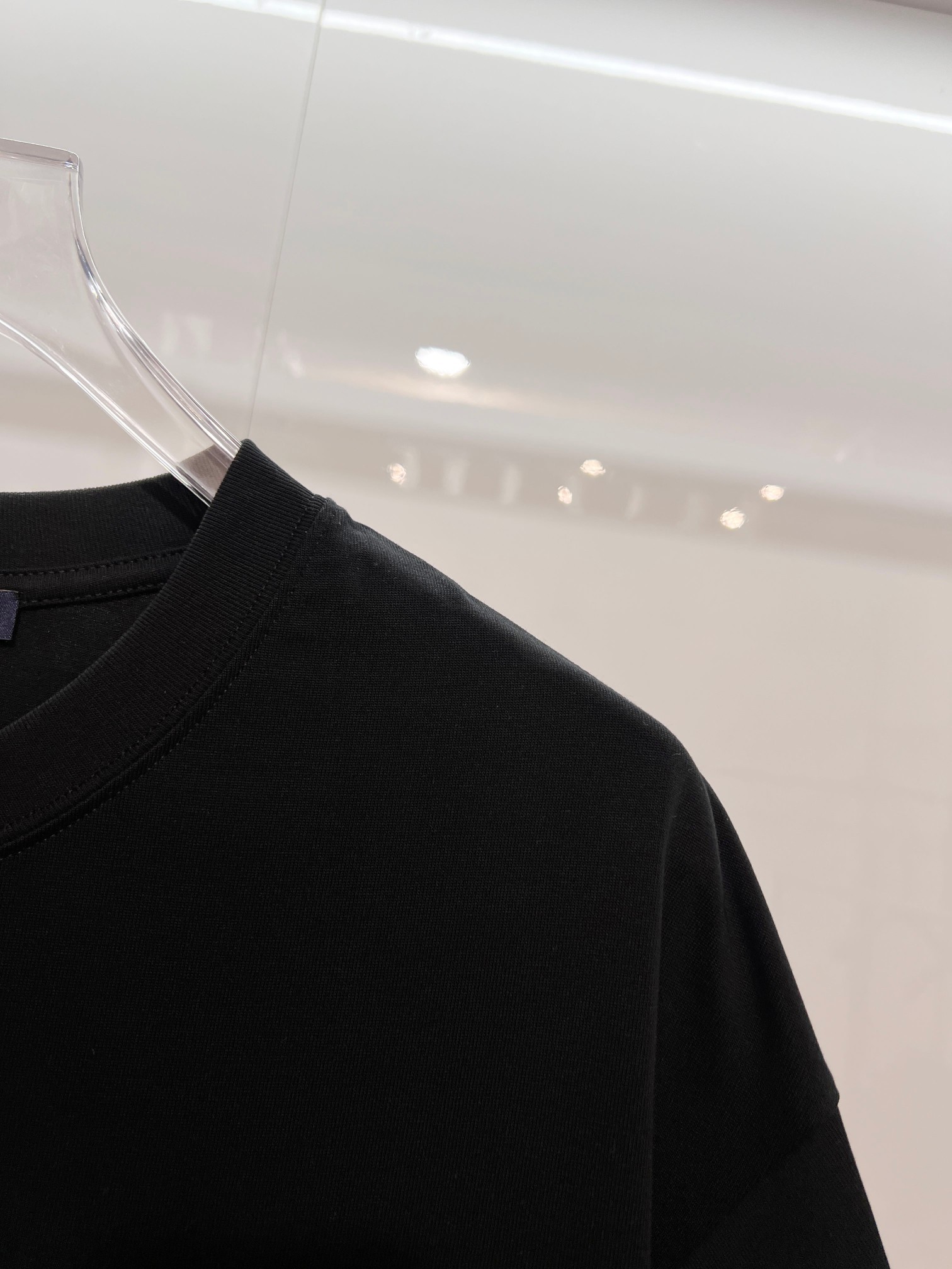 LOUIS VUITTON Black White Short Sleeve T-Shirt Style 2