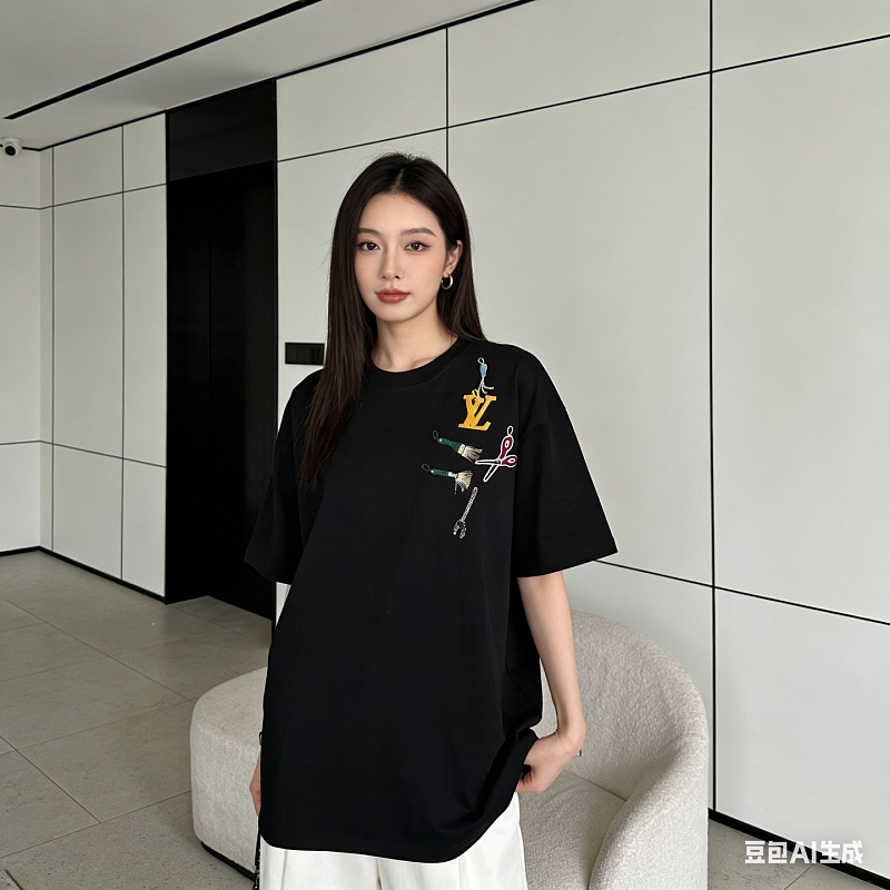 LOUIS VUITTON Chest Black White Short Sleeve T-Shirt