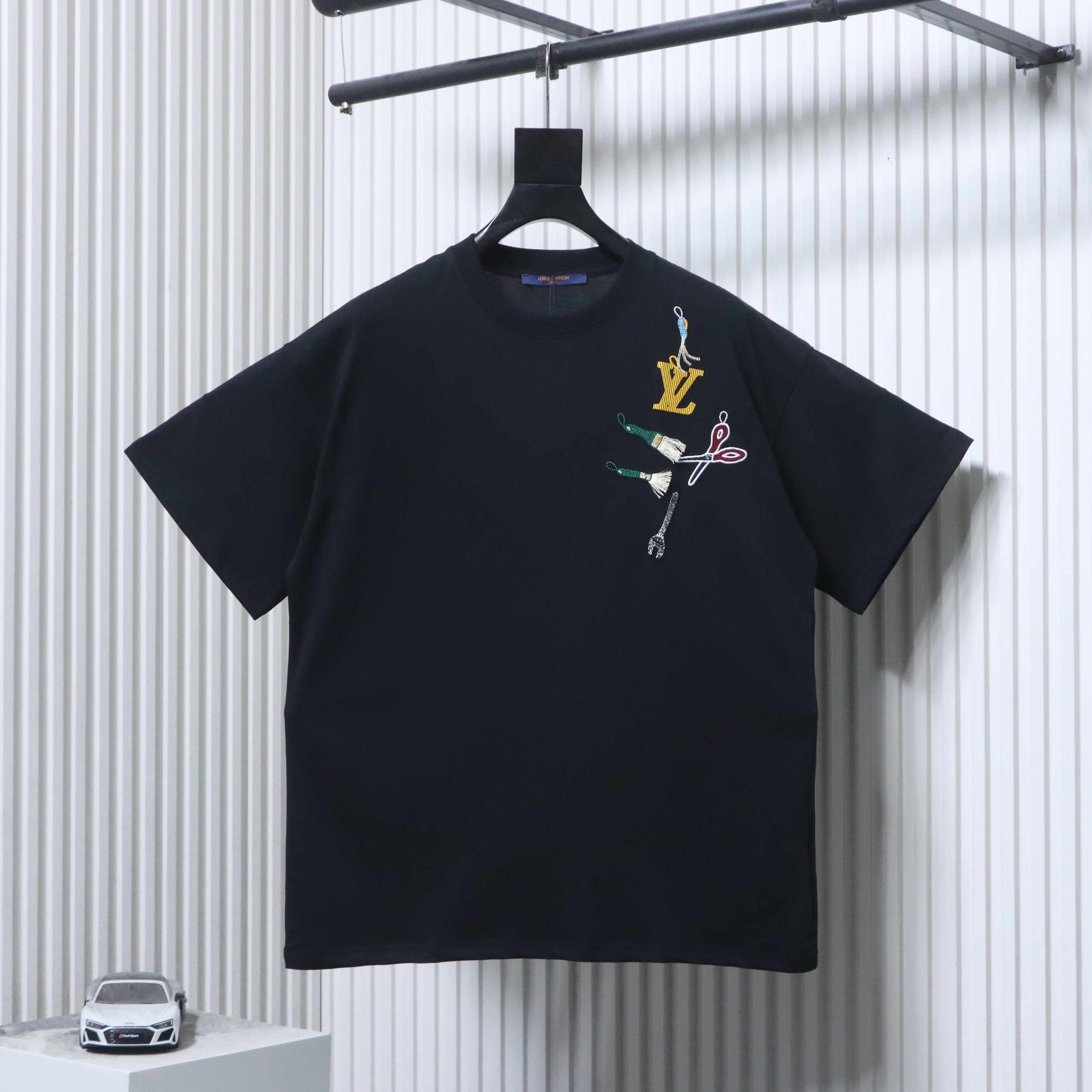 LOUIS VUITTON Chest Black White Short Sleeve T-Shirt