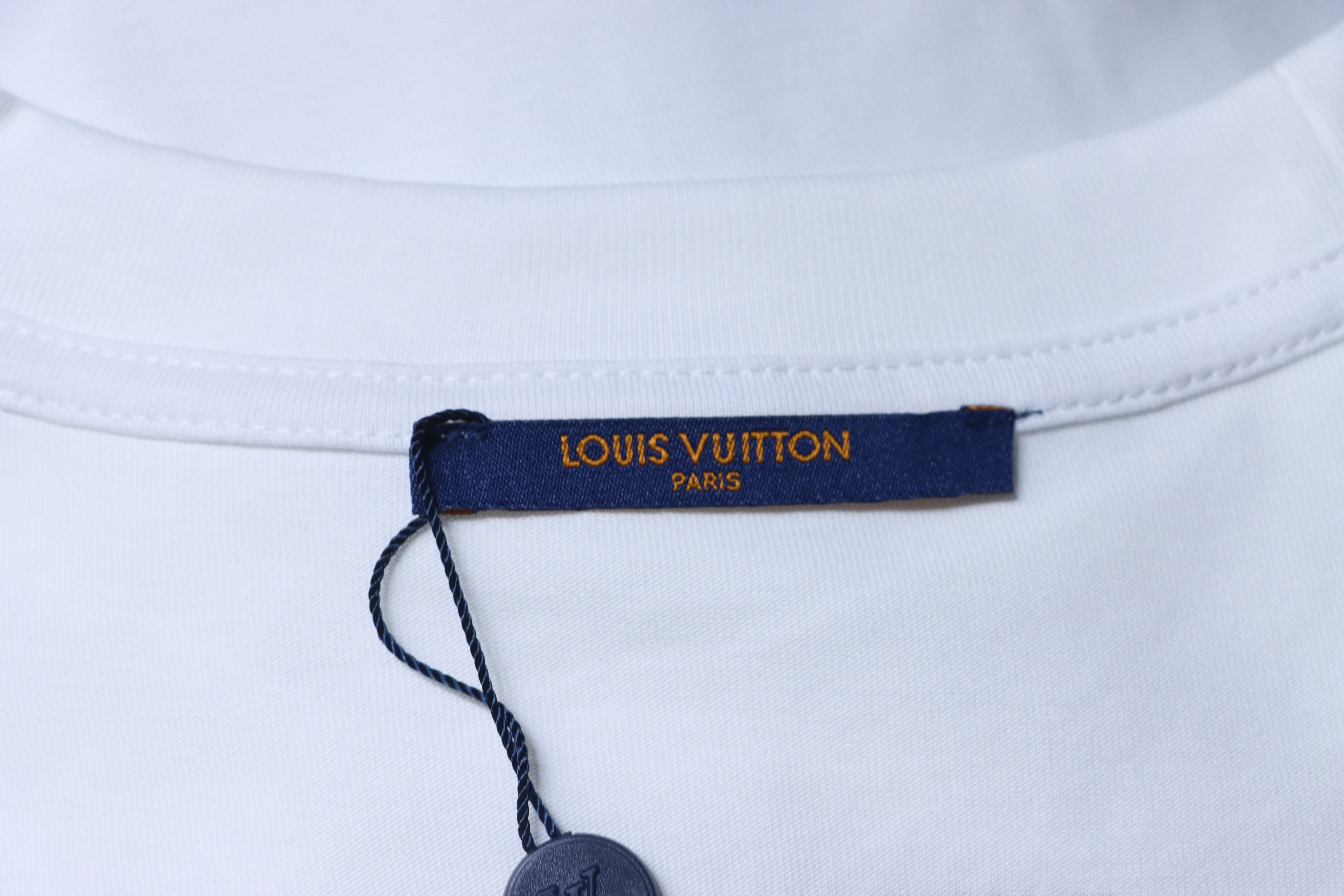 LOUIS VUITTON Chest Short Sleeve T-Shirt Style 2
