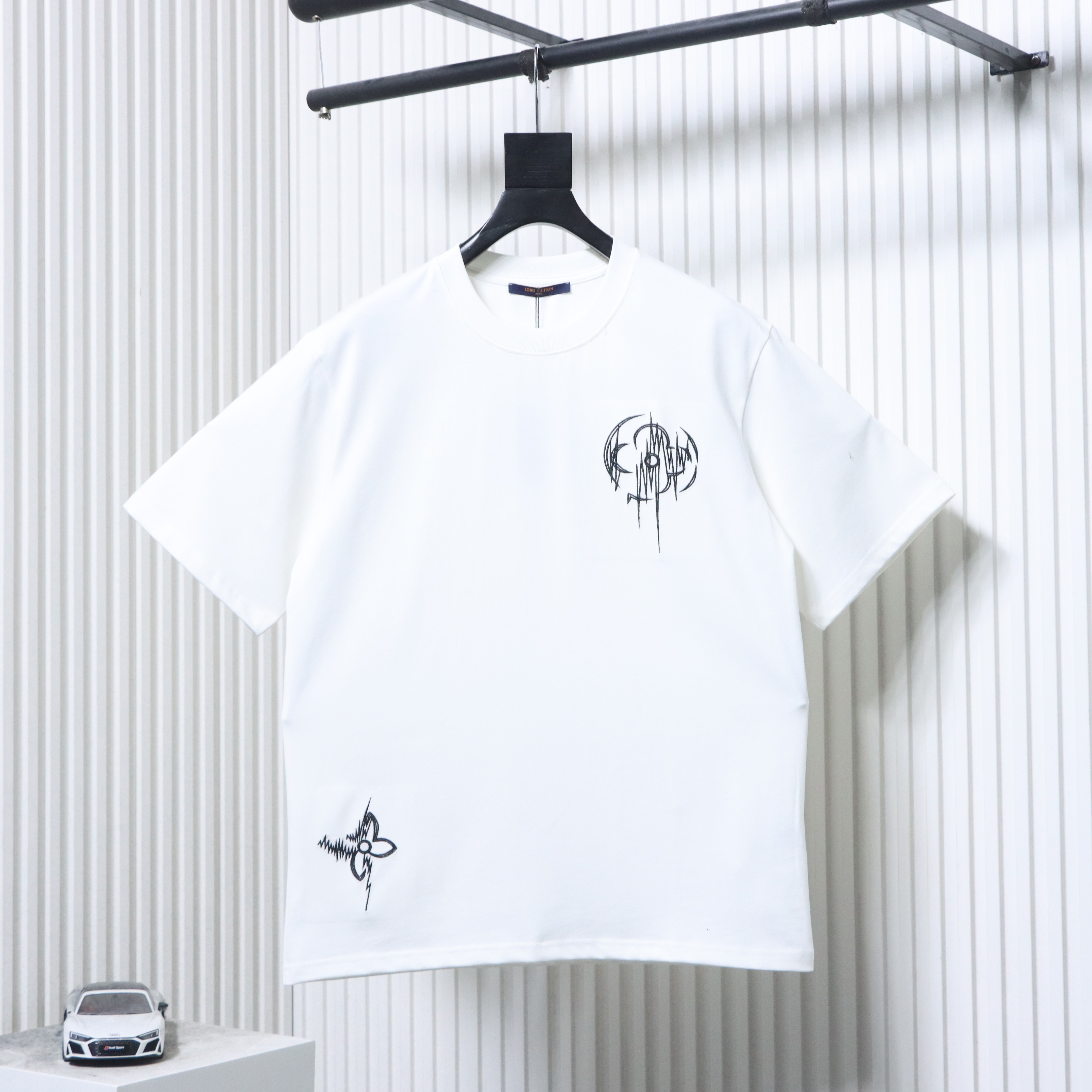 LOUIS VUITTON Clover Black White Short Sleeve T-Shirt Style 1