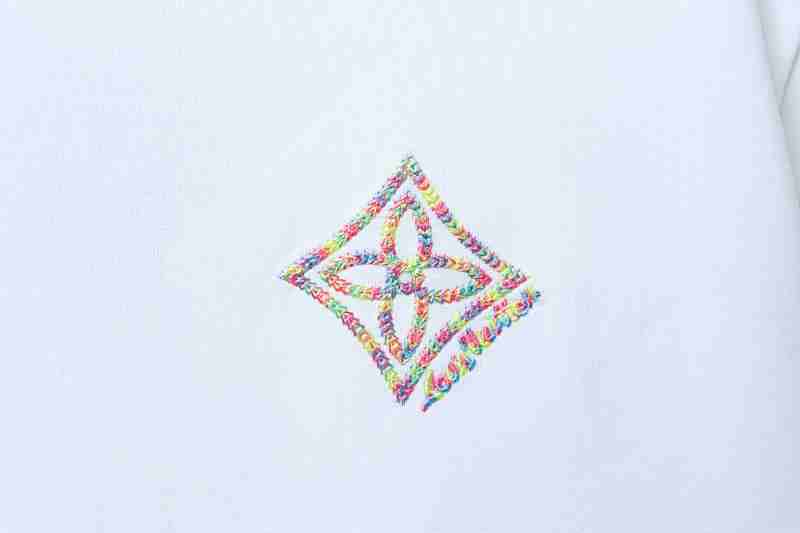 LOUIS VUITTON Clover Embroidery Short Sleeve T-Shirt Style 1