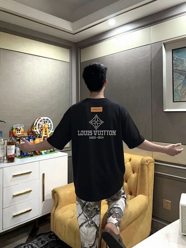 LOUIS VUITTON Clover Embroidery Short Sleeve T-Shirt Style 2