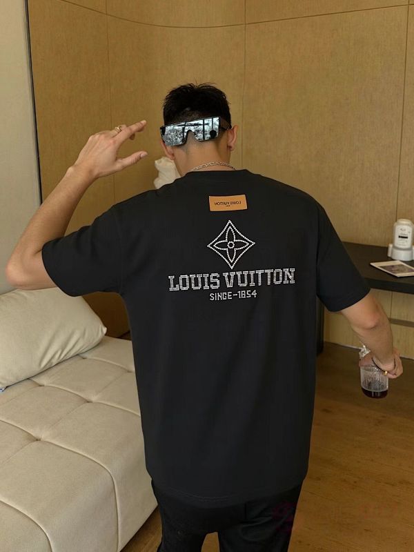 LOUIS VUITTON Clover Embroidery Short Sleeve T-Shirt Style 3